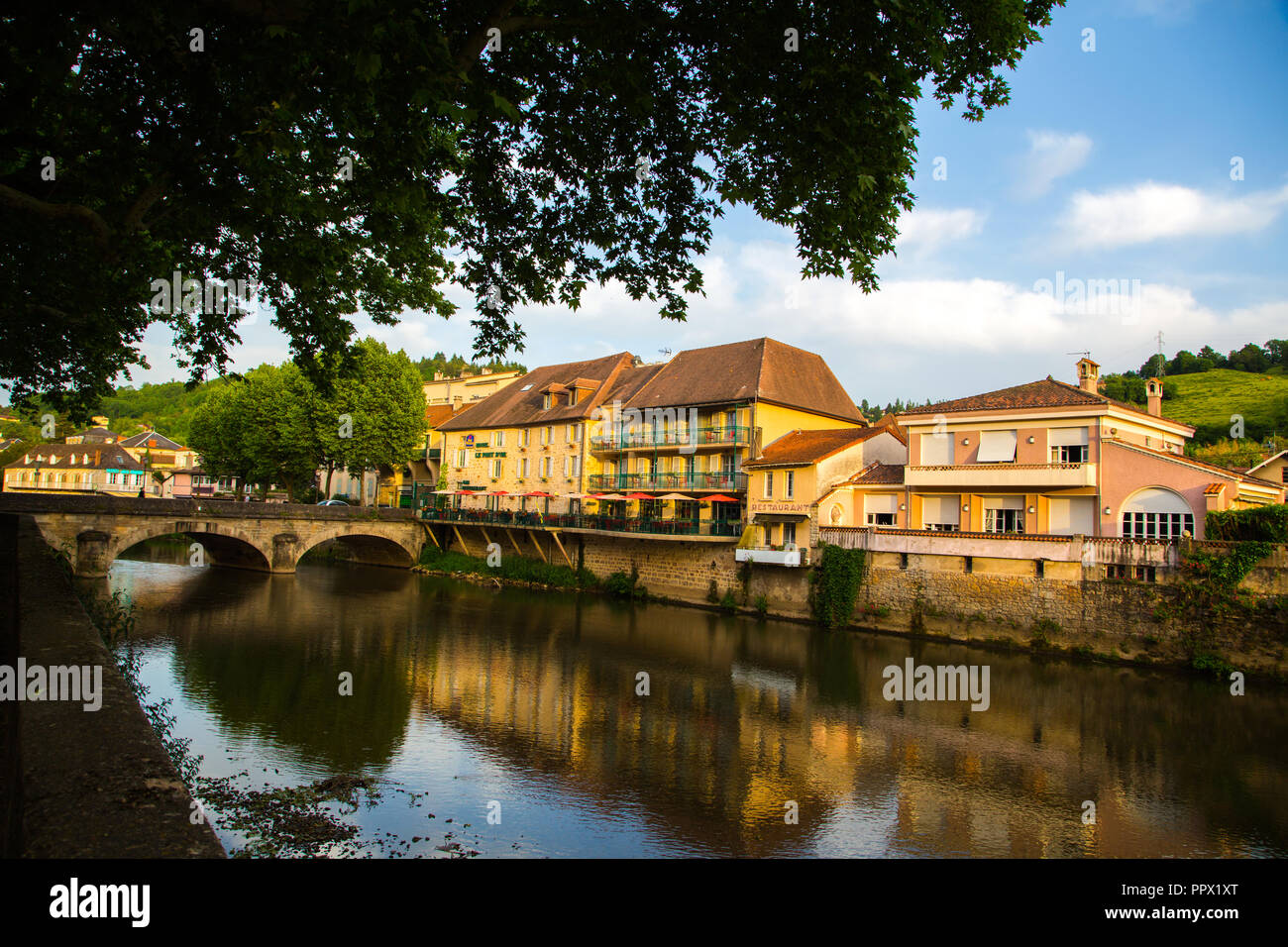 The River Cele flowing through the picturesque town of Figeac in south-west France. Stock Photo