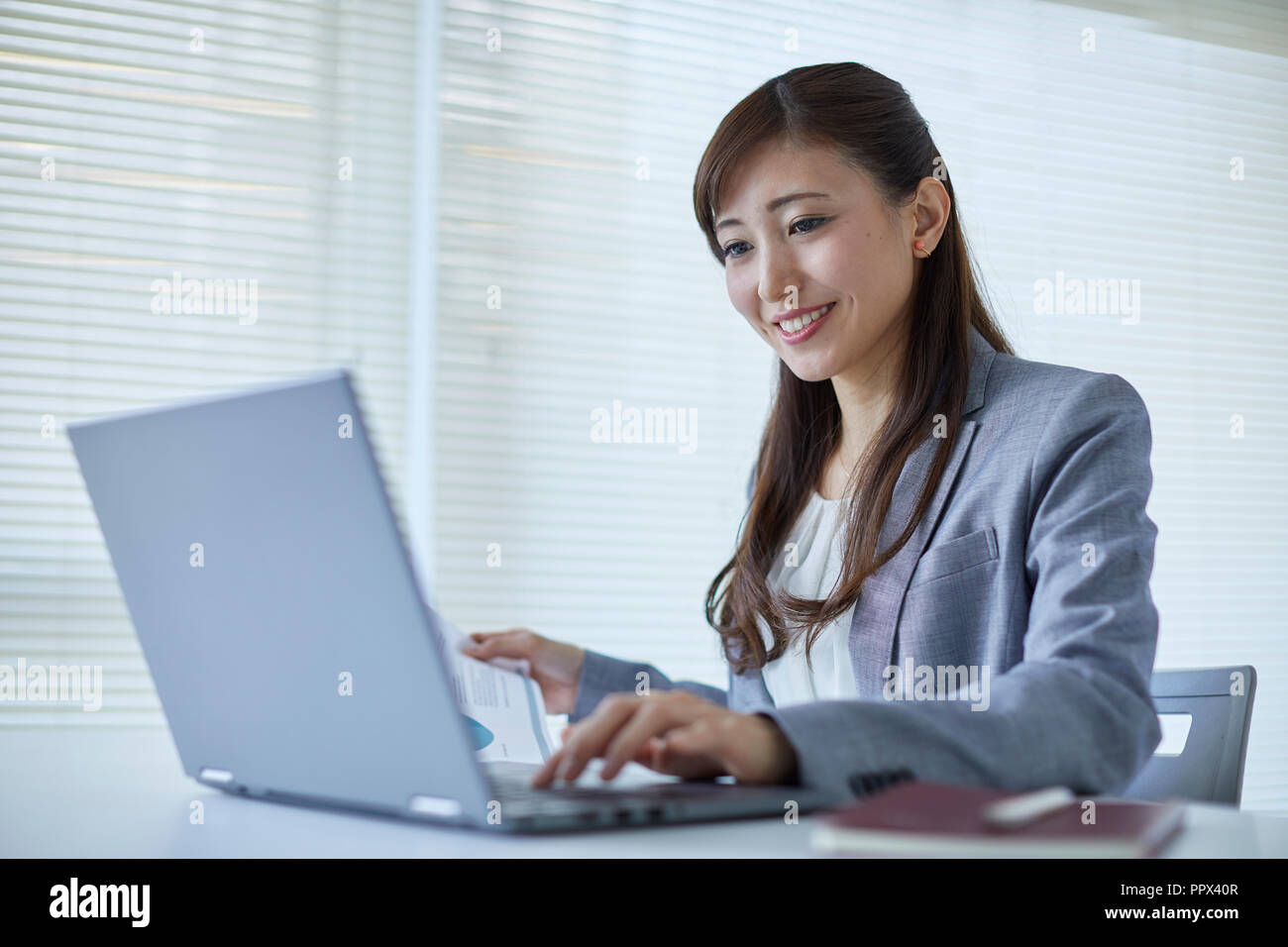 Japanese woman long hair office hi-res stock photography and images - Alamy