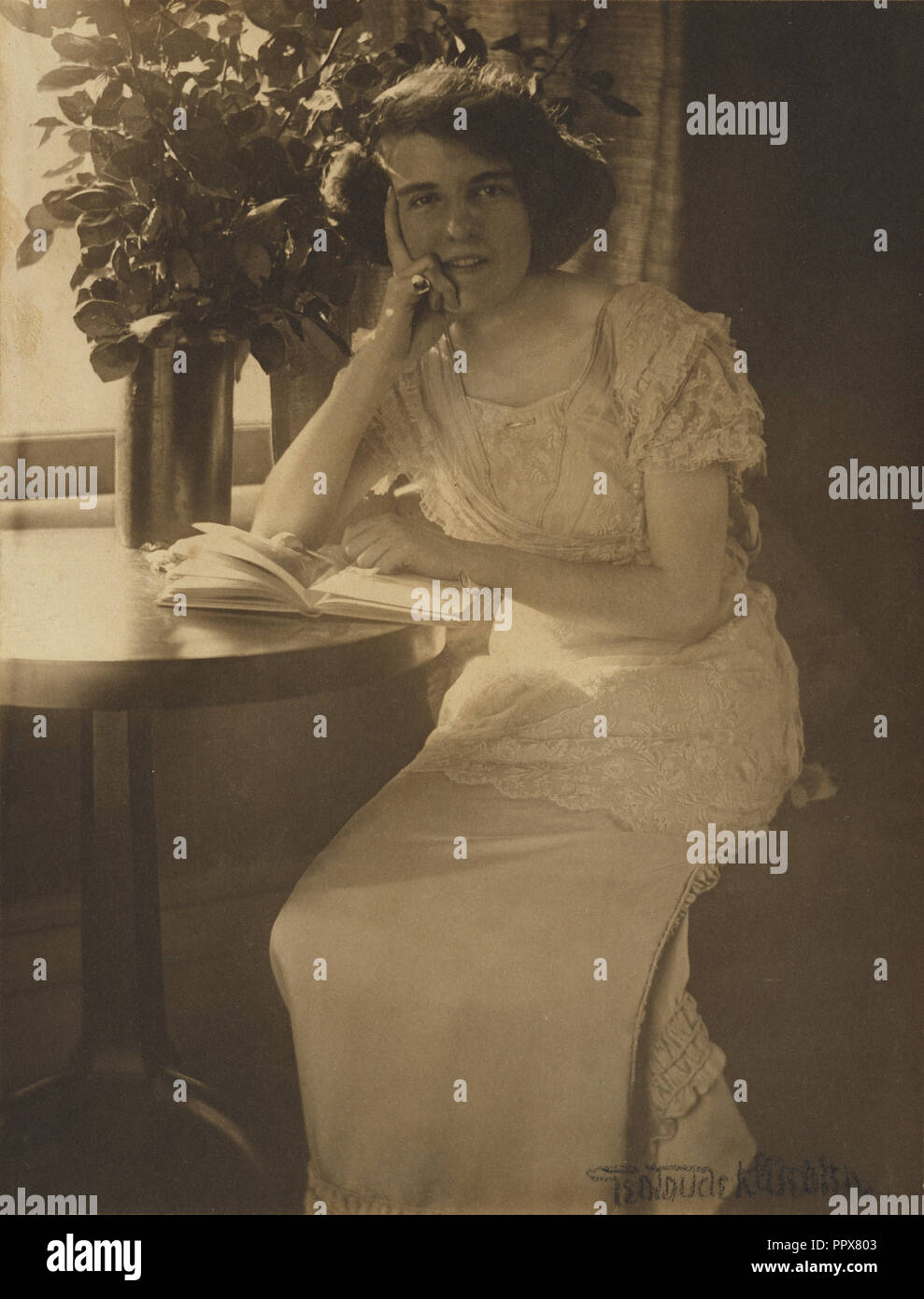 Dorothy W. Kane; Gertrude Käsebier, American, 1852 - 1934, New York, New York, United States; about 1907; Platinum print Stock Photo