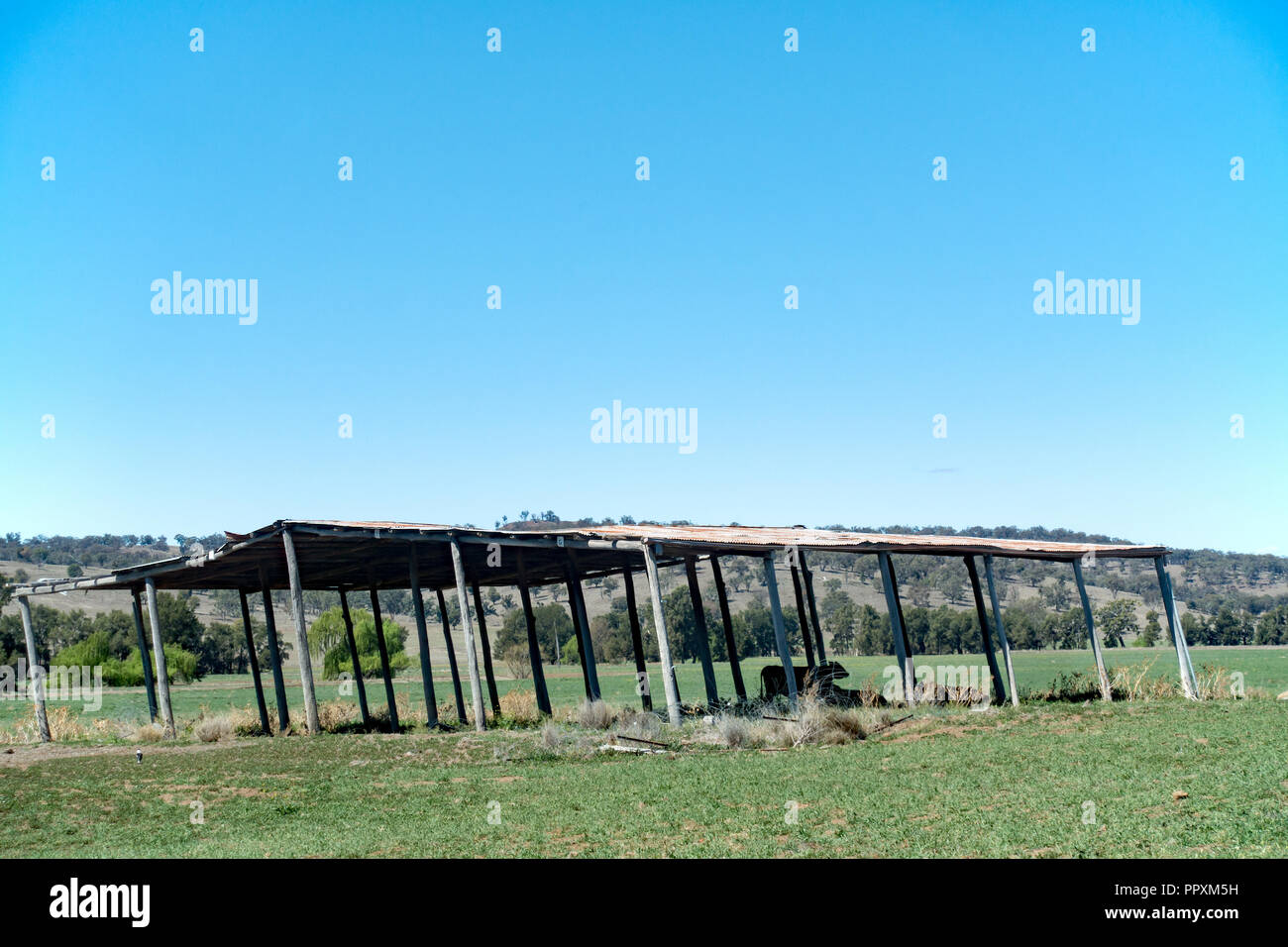 An old hay shed with a lean to one side. Northern NSW Australia Stock