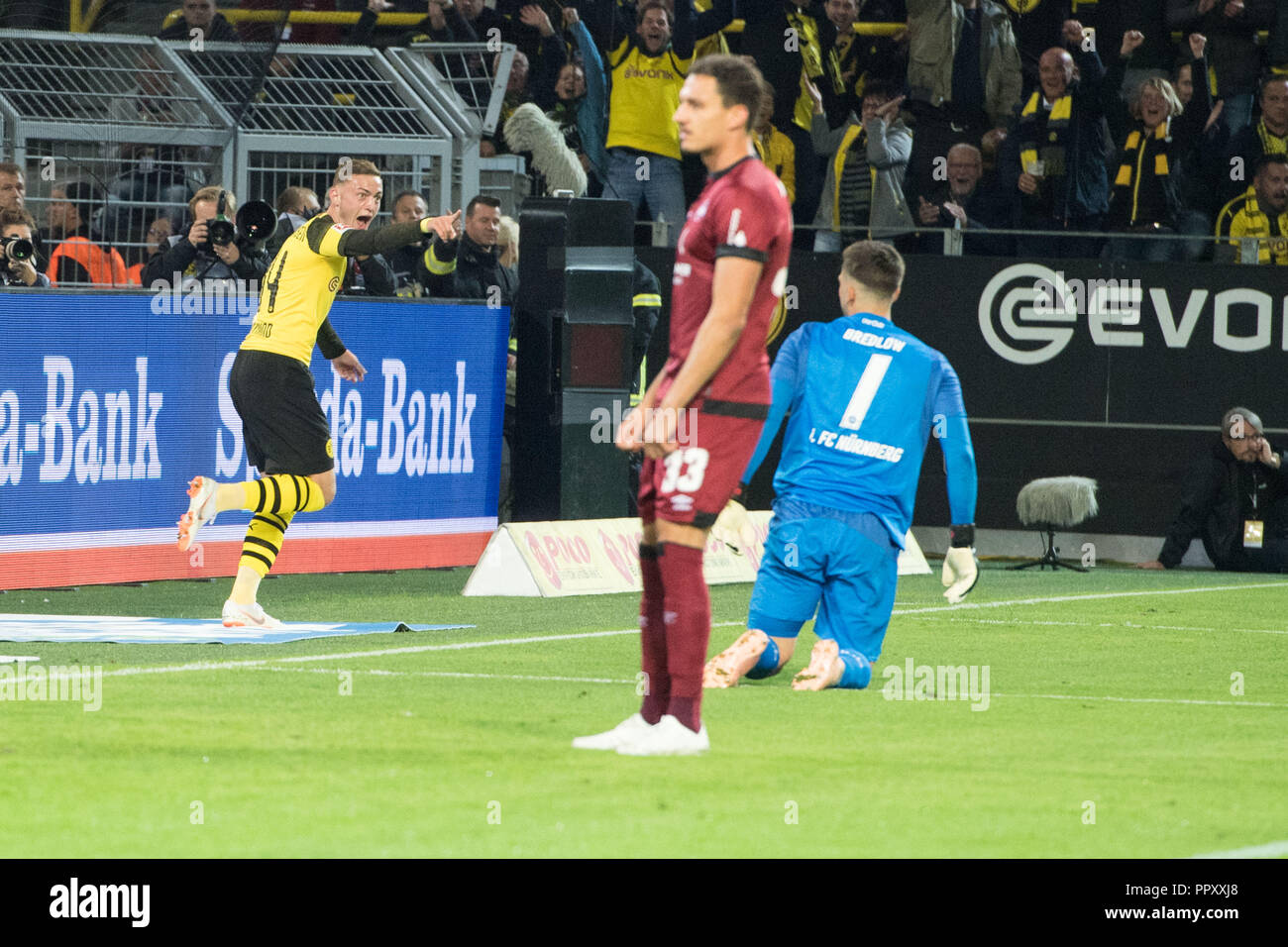 goalkeeper Jacob BRUUN LARSEN (left, DO) celebrates the goal to make it 1-0 for Borussia Dortmund, Georg MARGREITTER (mi., N) and goalkeeper Fabian BREDLOW (N) are disappointed, disappointed, disappointed, disappointed, sad, frustrated, 1, Bundesliga, 5th matchday, Borussia Dortmund (DO) - FC Nuremberg (N) 7: 0, on 26/09/2018 in. frustrated, verzending, jubilation, cheering, cheering, joy, cheers, celebrate, goaljubel, full figure, football Dortmund/Germany. ¬ | usage worldwide Stock Photo