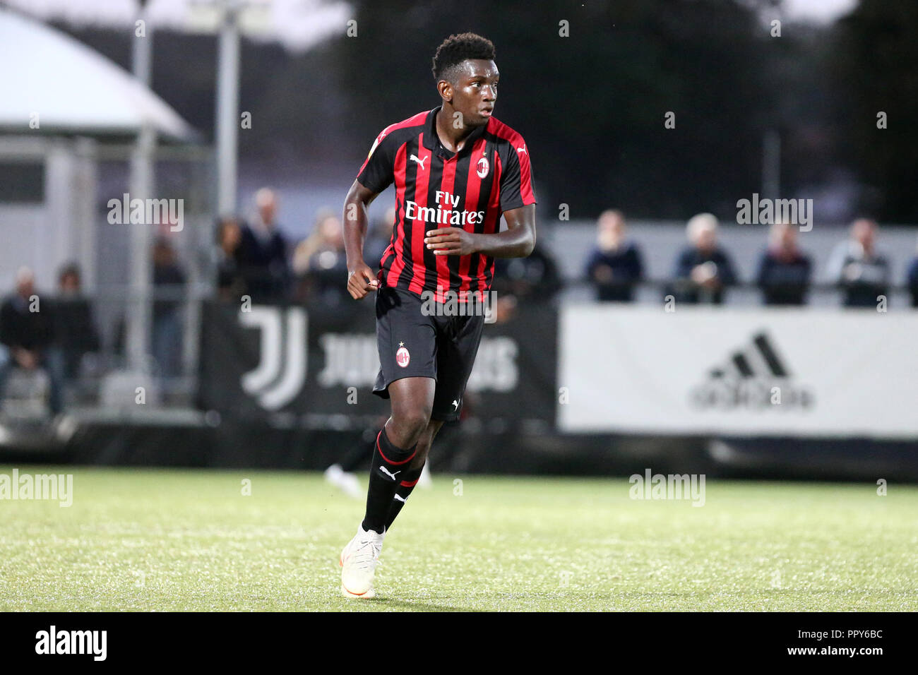 Vinovo, Italy. 28th September 2018. Frank Tsadjout of Ac Milan U19 in  action during the Serie A primavera football match between Juventus FC U19  and Ac Milan U19. Credit: Marco Canoniero/Alamy Live