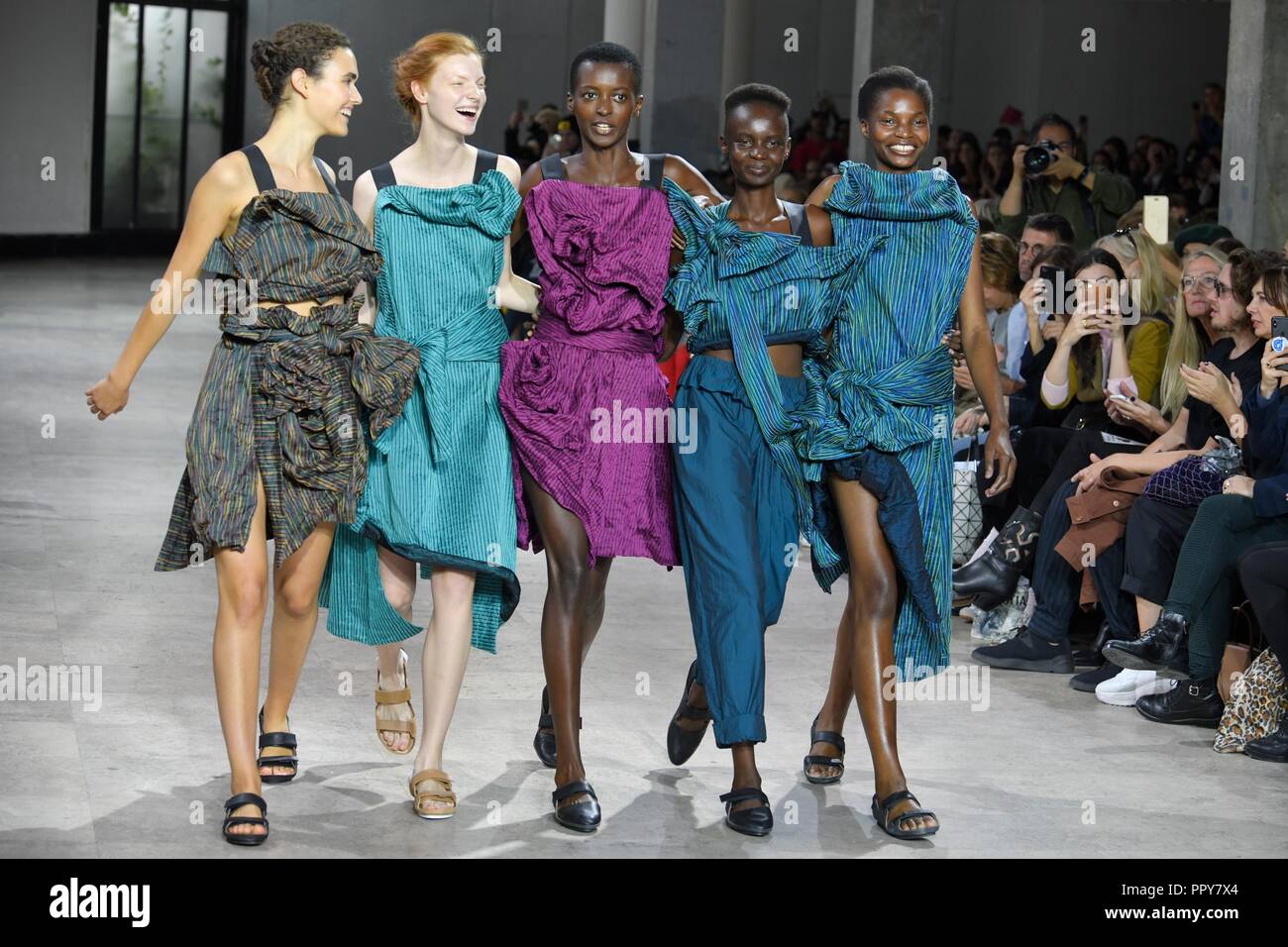 Paris. 28th Sep, 2018. Models present creations of Issey Miyake during the 2019 Spring/Summer Women's collection show in Paris, France on Sept. 28, 2018. Credit: Piero Biasion/Xinhua/Alamy Live News Stock Photo