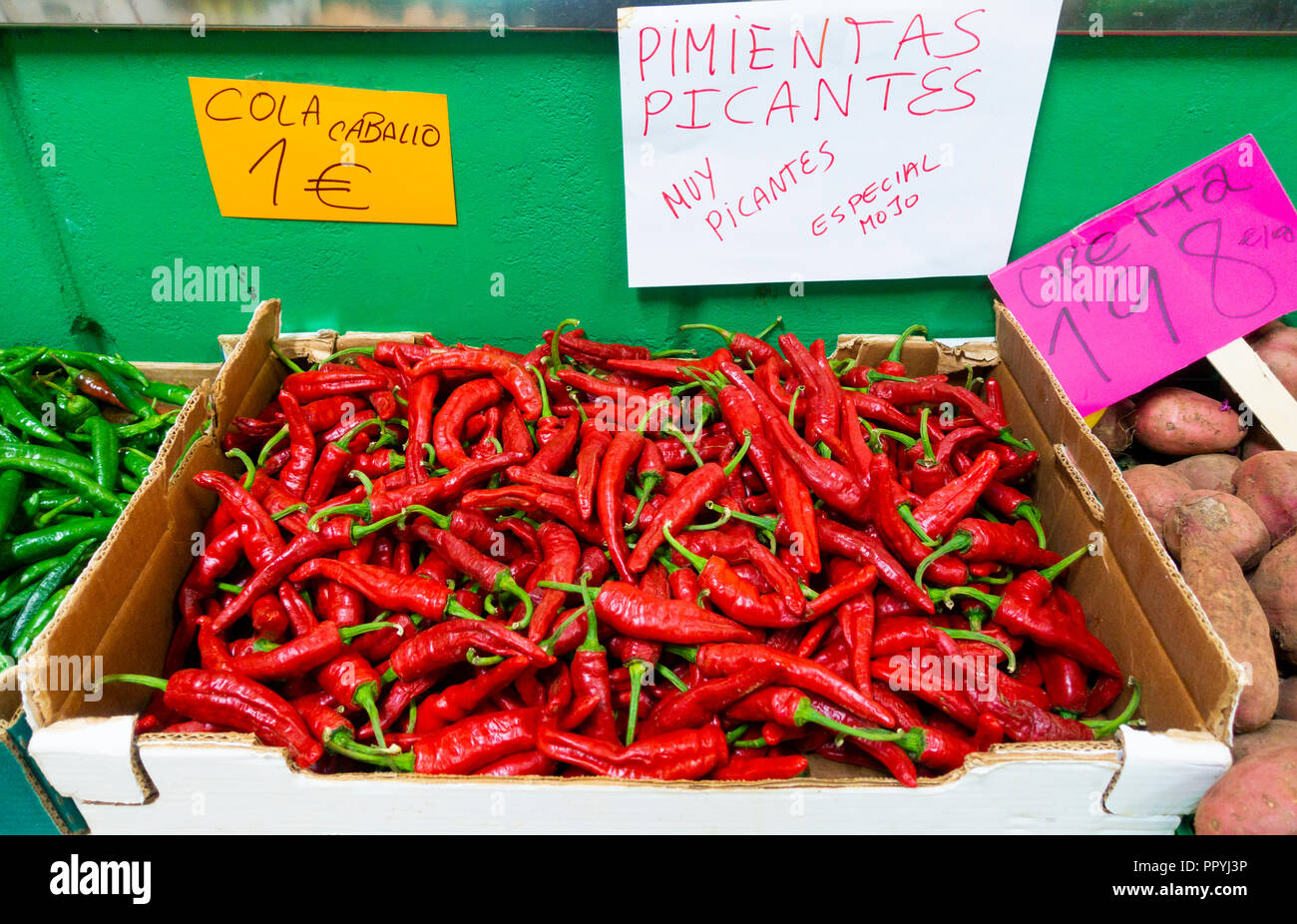 Pimientos Picantes (hot peppers /Chilli on market stall in Spain Stock Photo