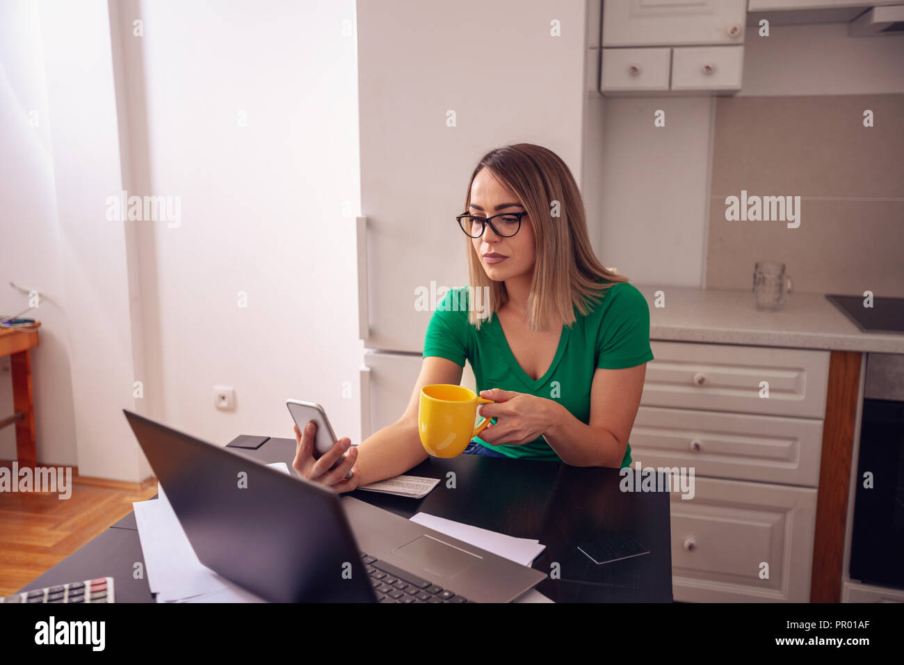 Stressed business woman working - single mom working Stock Photo - Alamy