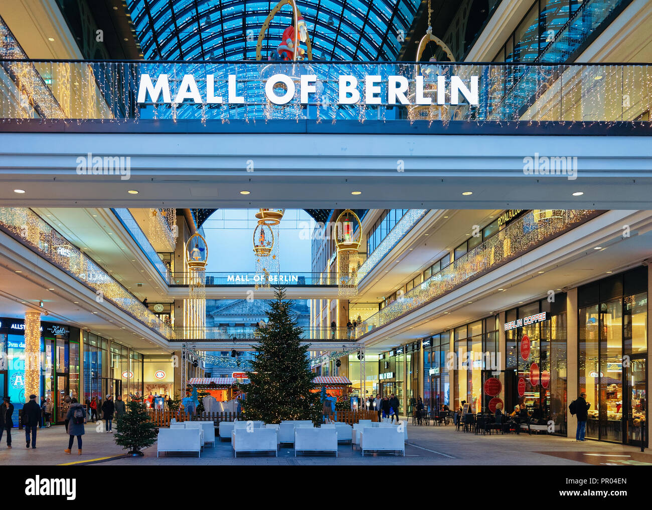 Berlin night of fashion hi-res stock photography and images - Page 2 - Alamy