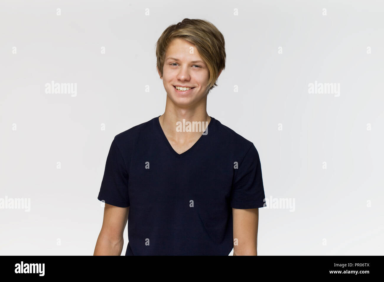 Smiling young black teenager hi-res stock photography and images - Alamy