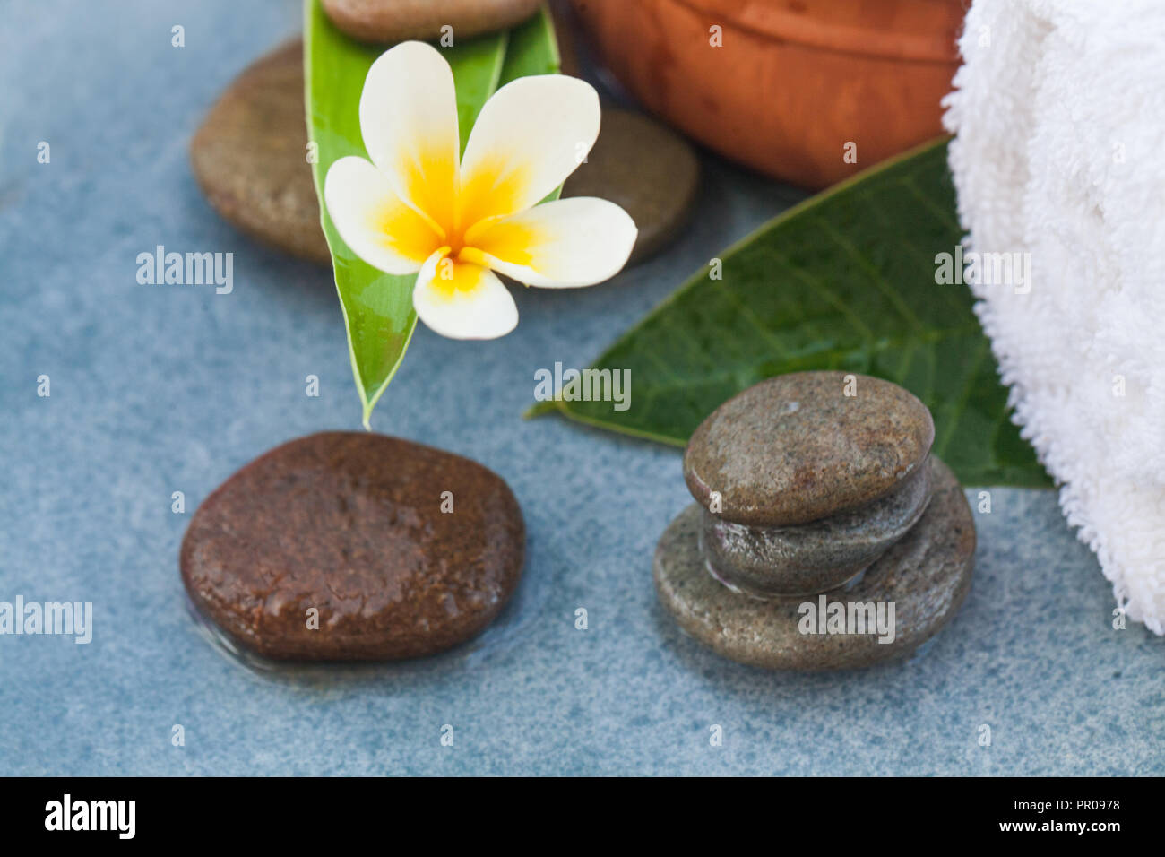 Spa zen stones set hi-res stock photography and images - Alamy