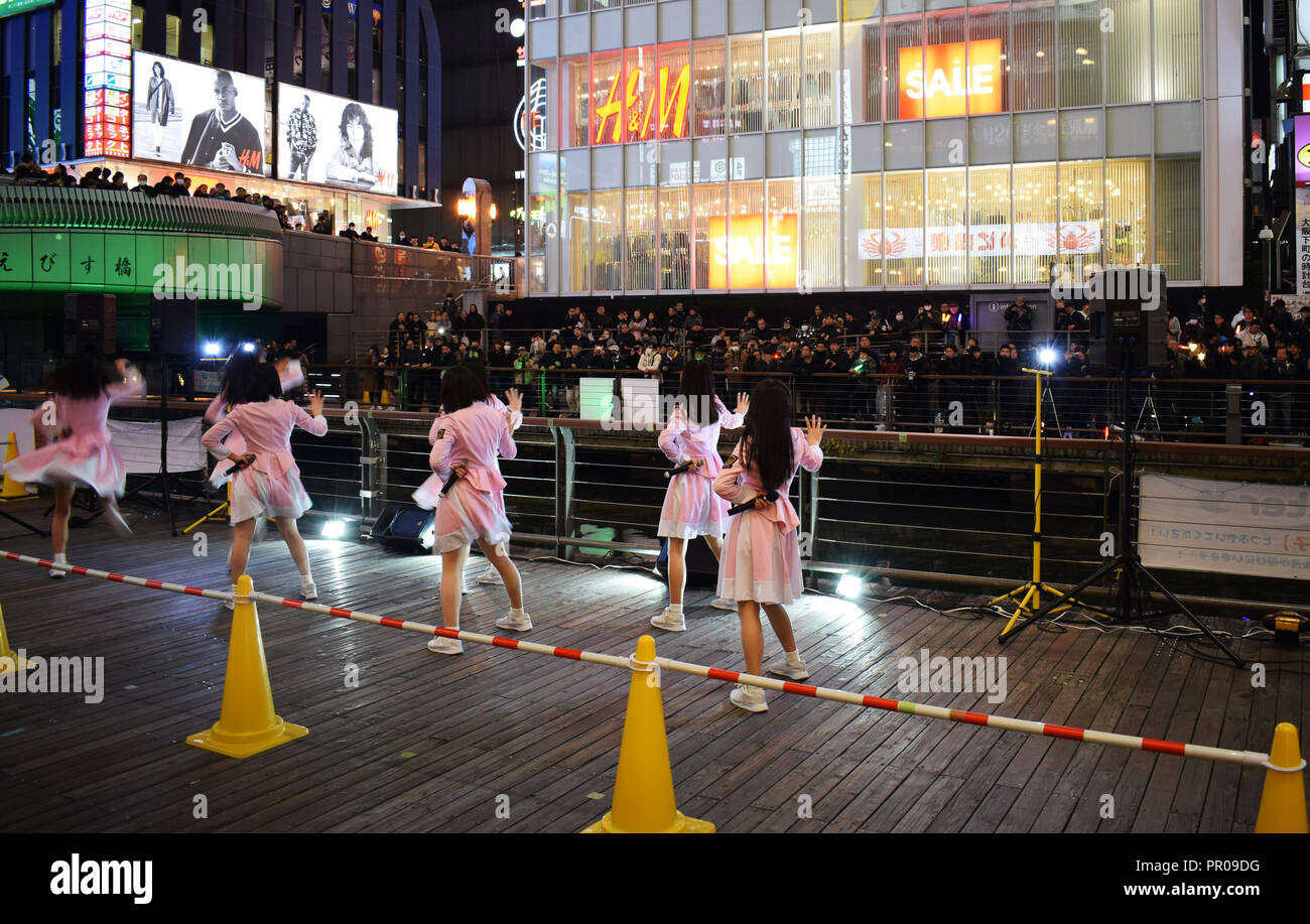 Backstage performance of Kamen Joshi girl group along Ebisu bridge Stock Photo