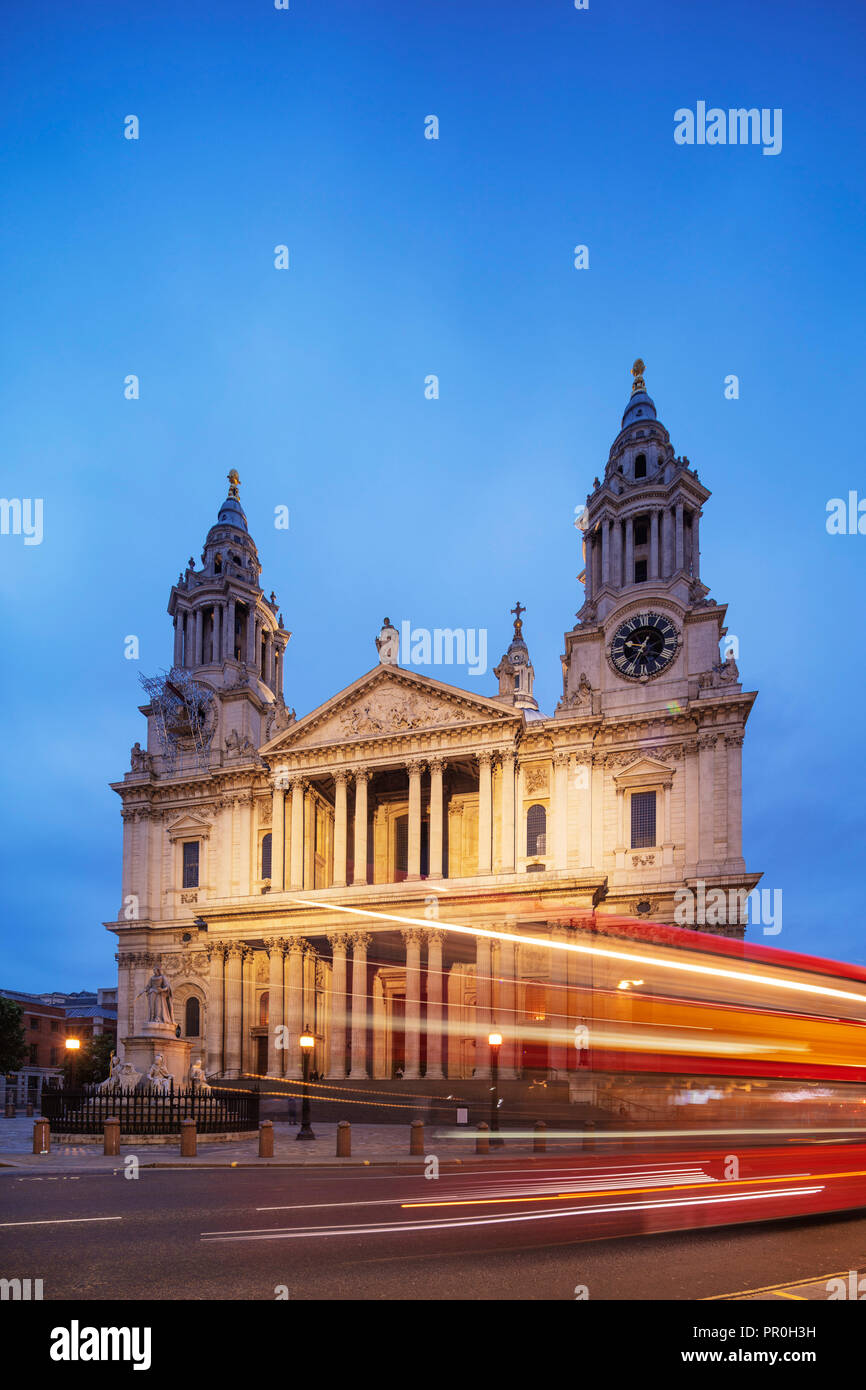 St. Paul's Cathedral and a London bus, London, England, United Kingdom, Europe Stock Photo