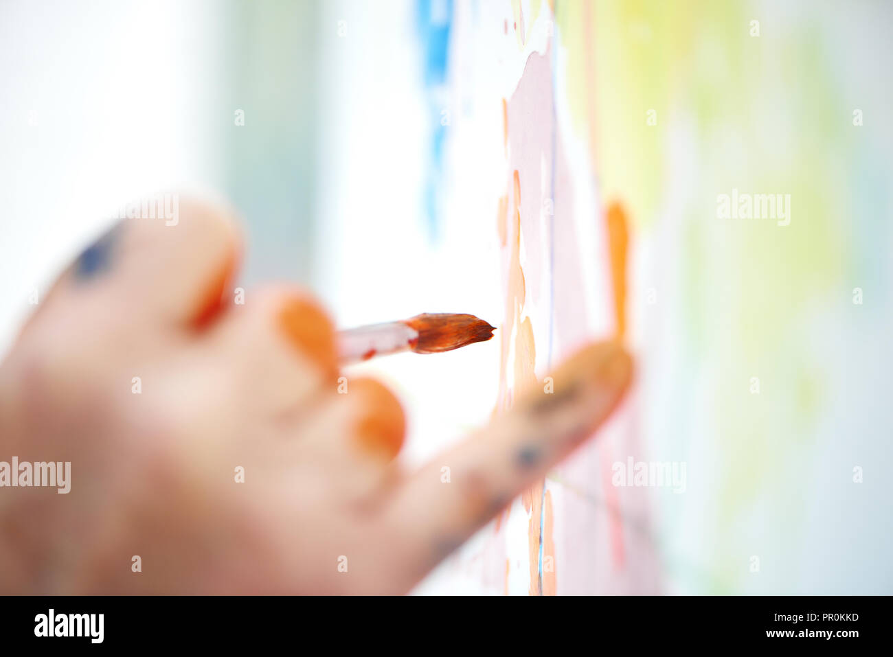 Close up of male artist hand, drawing picture at workshop. Painter hand ...