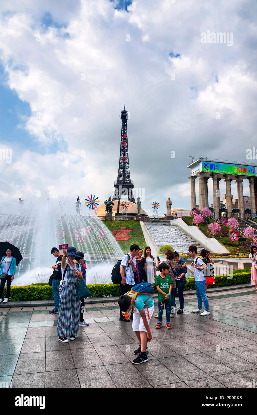 April 4, 2018. Shenzhen, China. Chinese tourists outside of the window of  the world attraction with a replica eiffel tower, water fountain and stat  Stock Photo - Alamy