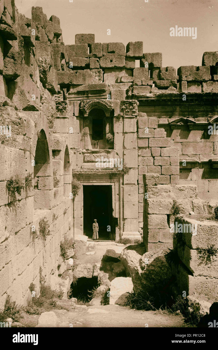 Baalbek. Temple of the sun. Doorway and niche for statue. 1900, Lebanon, Baʻlabakk, BaʻLabakk Stock Photo