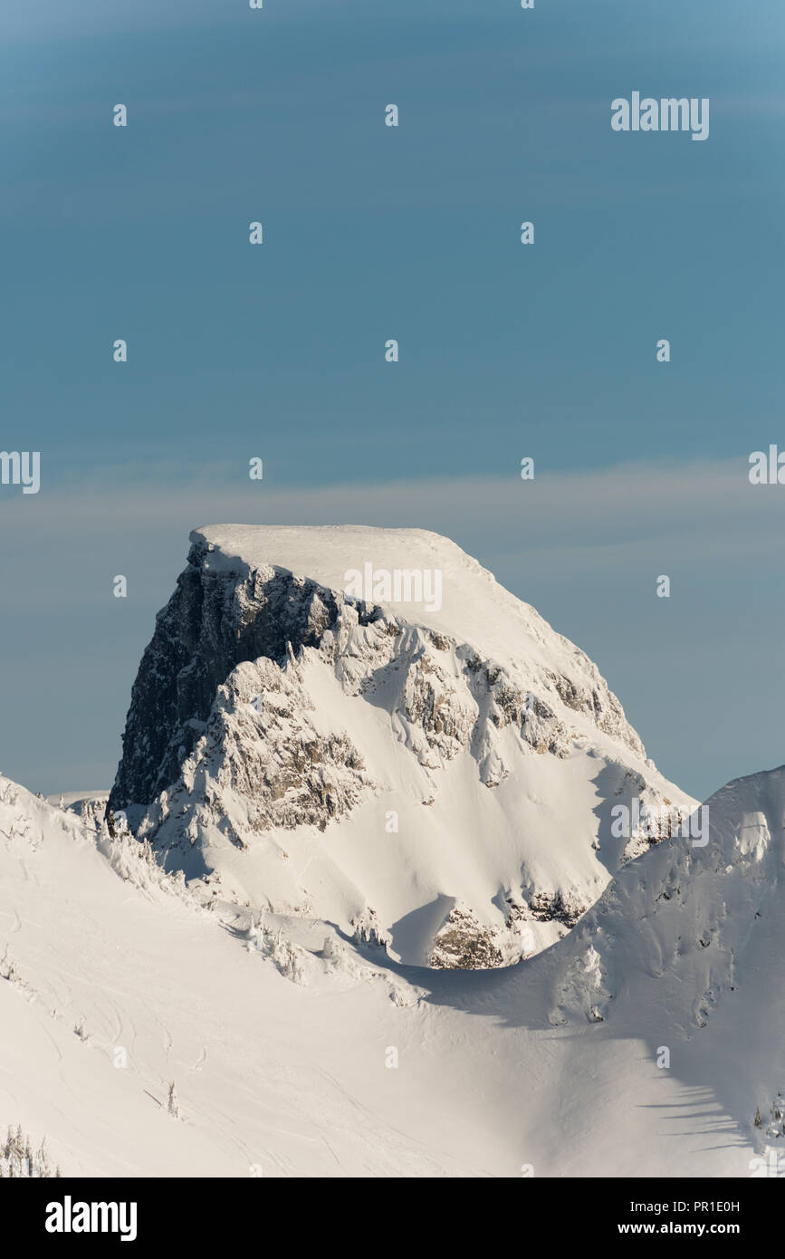 Snow capped mountain hi-res stock photography and images - Alamy