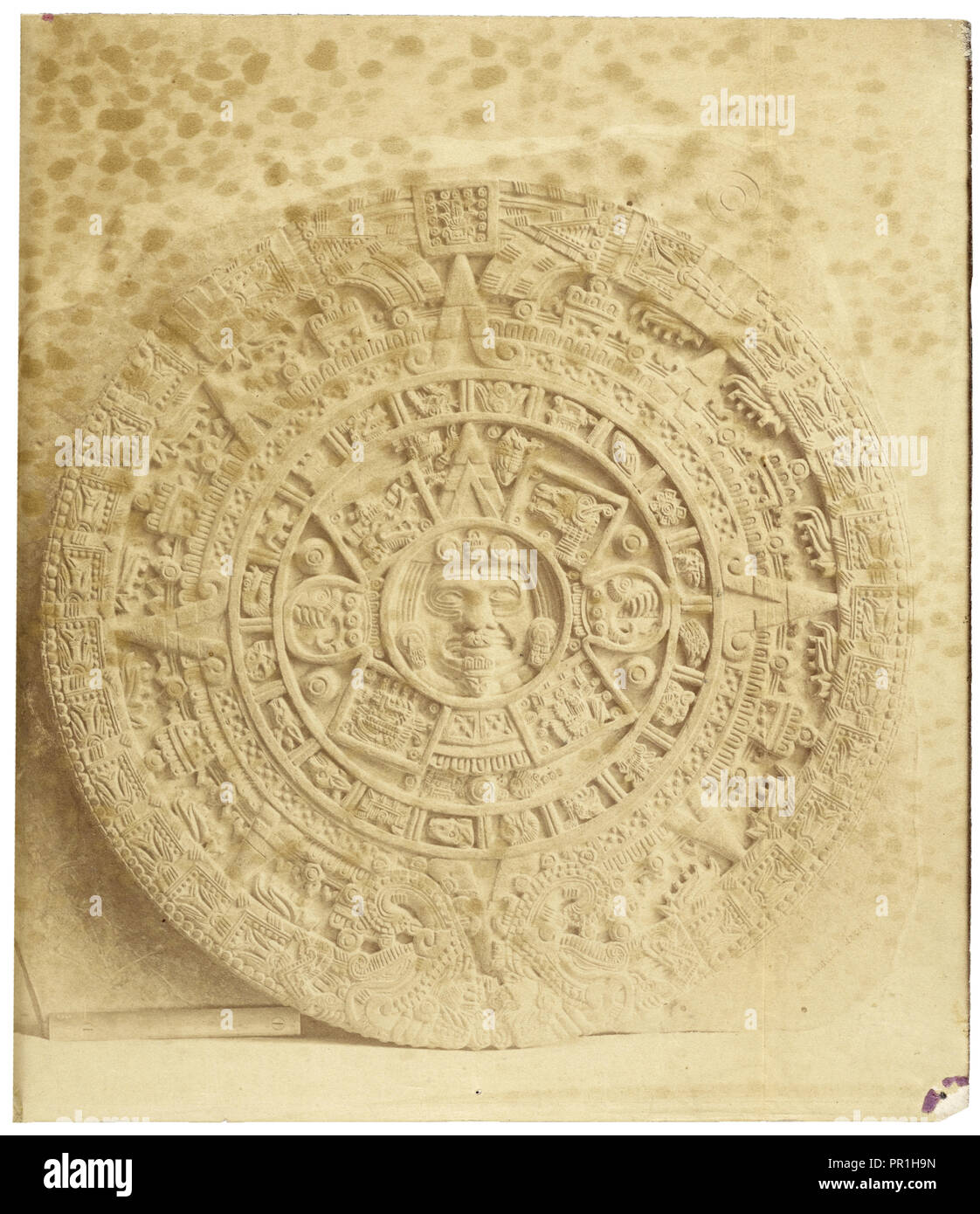 Abadiano's cast of the Aztec calendar stone, Estudio arqueológico y jeroglífico del Calendario ó gran libro astronómico Stock Photo