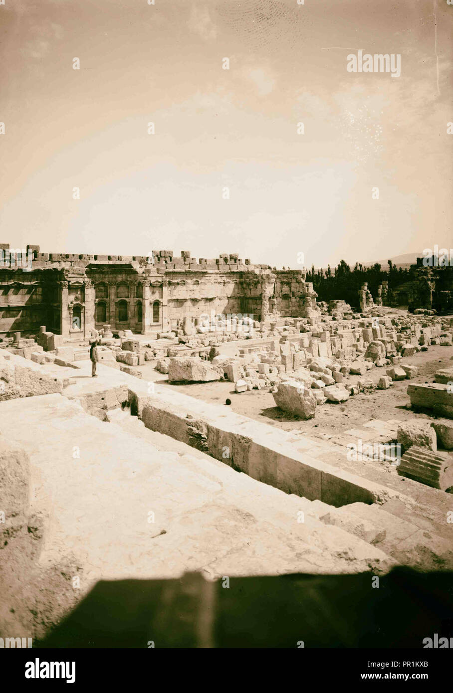 Baalbek. South side of main court. 1936, Lebanon, Baʻlabakk, BaʻLabakk Stock Photo