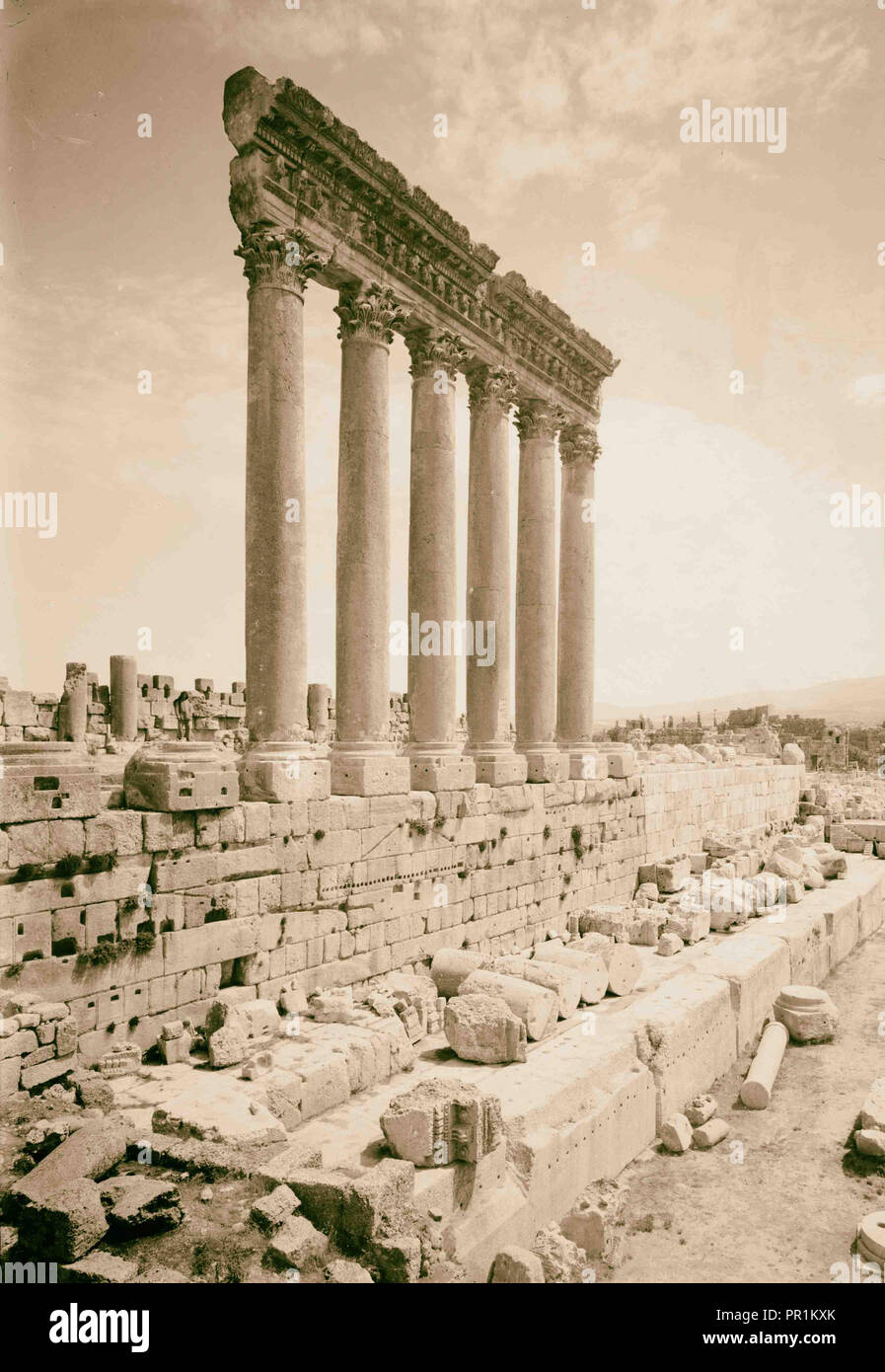 Baalbek. Temple of Jupiter from S.W. 1936, Lebanon, Baʻlabakk, BaʻLabakk Stock Photo