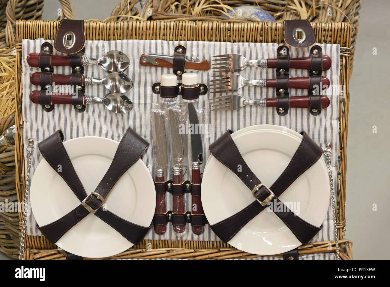 Picnic set in wicker basket Stock Photo - Alamy