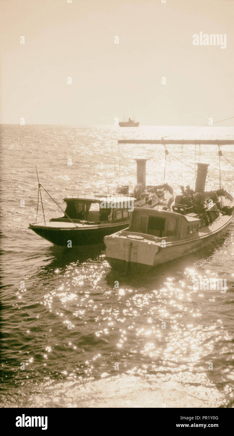 Boats on water hi-res stock photography and images - Alamy
