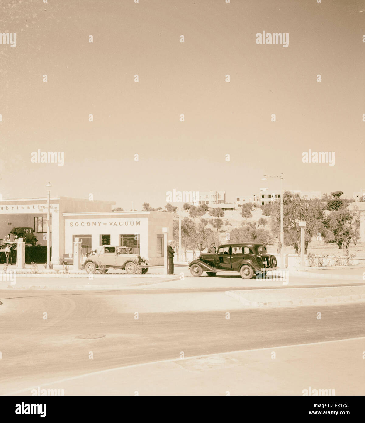 SoconyVacuum Oil corporation gas station 1938 Stock Photo Alamy