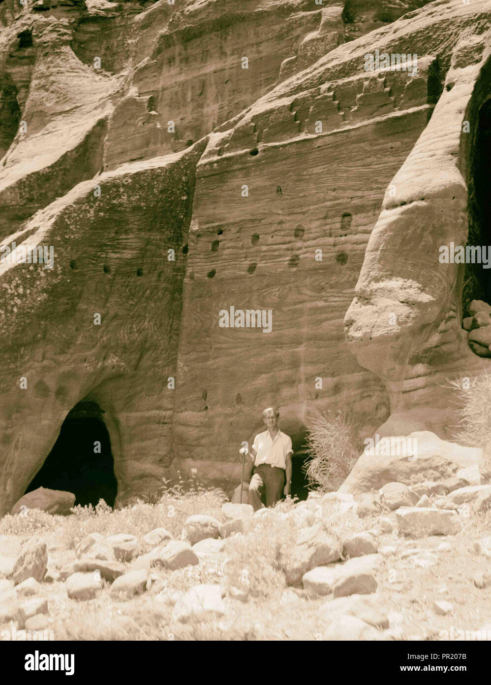 Petra. Umm el-Biyarah. (Earliest Nabatean stronghold). Unfinished tomb. Note socket holes for scaffold timbers. 1920, Jordan Stock Photo