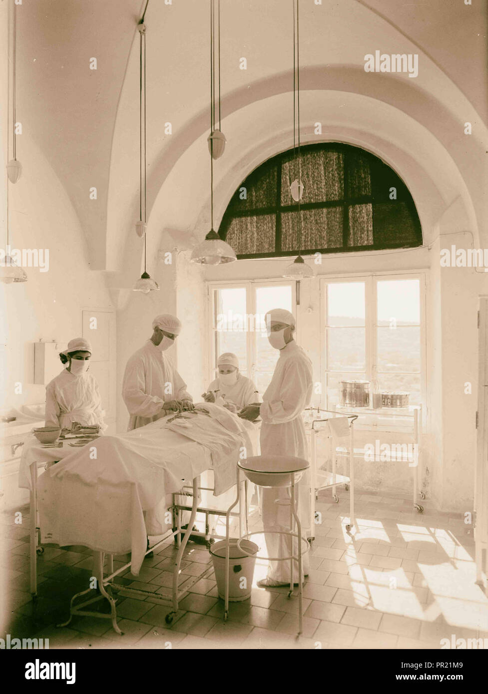 Hospital operating theatre hi-res stock photography and images - Alamy