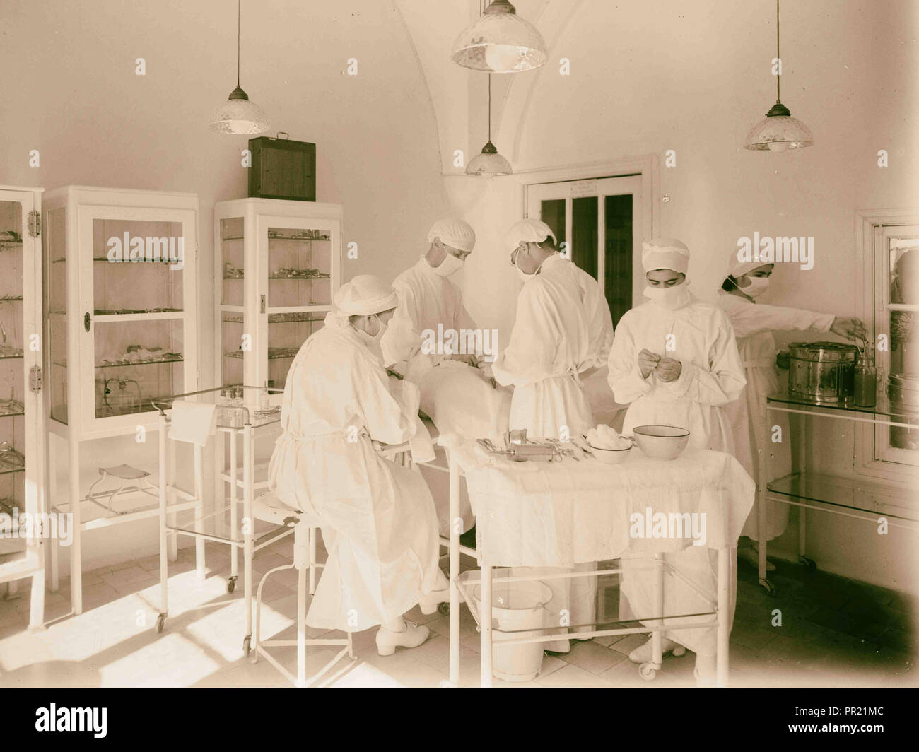Hospital operating theatre hi-res stock photography and images - Alamy