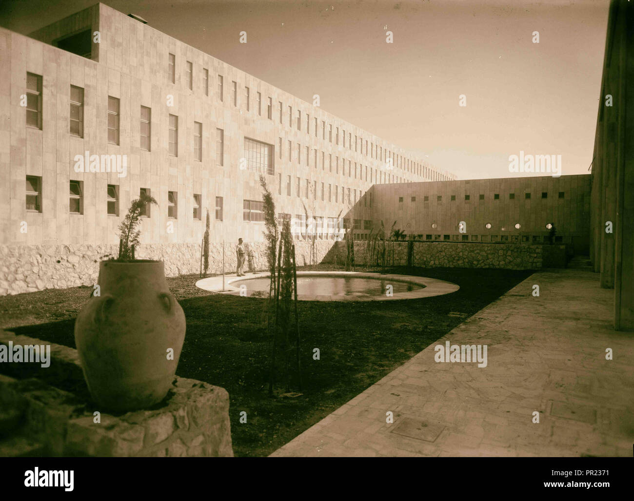 Scopus Building New Hadassah University Medical Centre, (Scopus) Courtyard of main ...