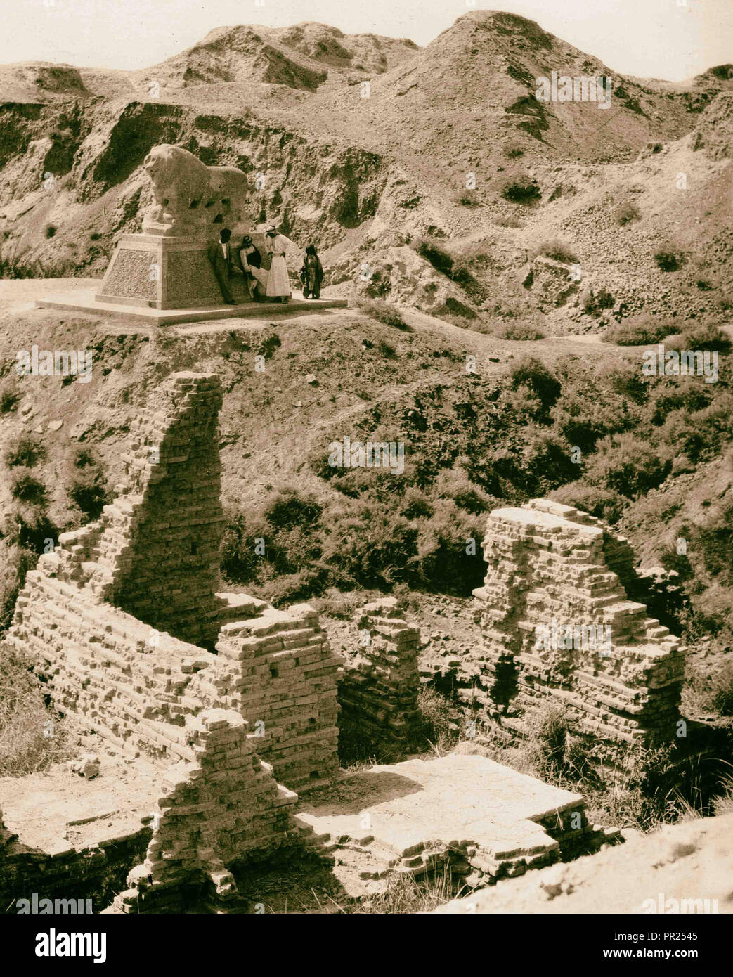 Iraq. Babylon. Basalt lion marking Daniel's den. 1932, Iraq, Babylon, Extinct city Stock Photo