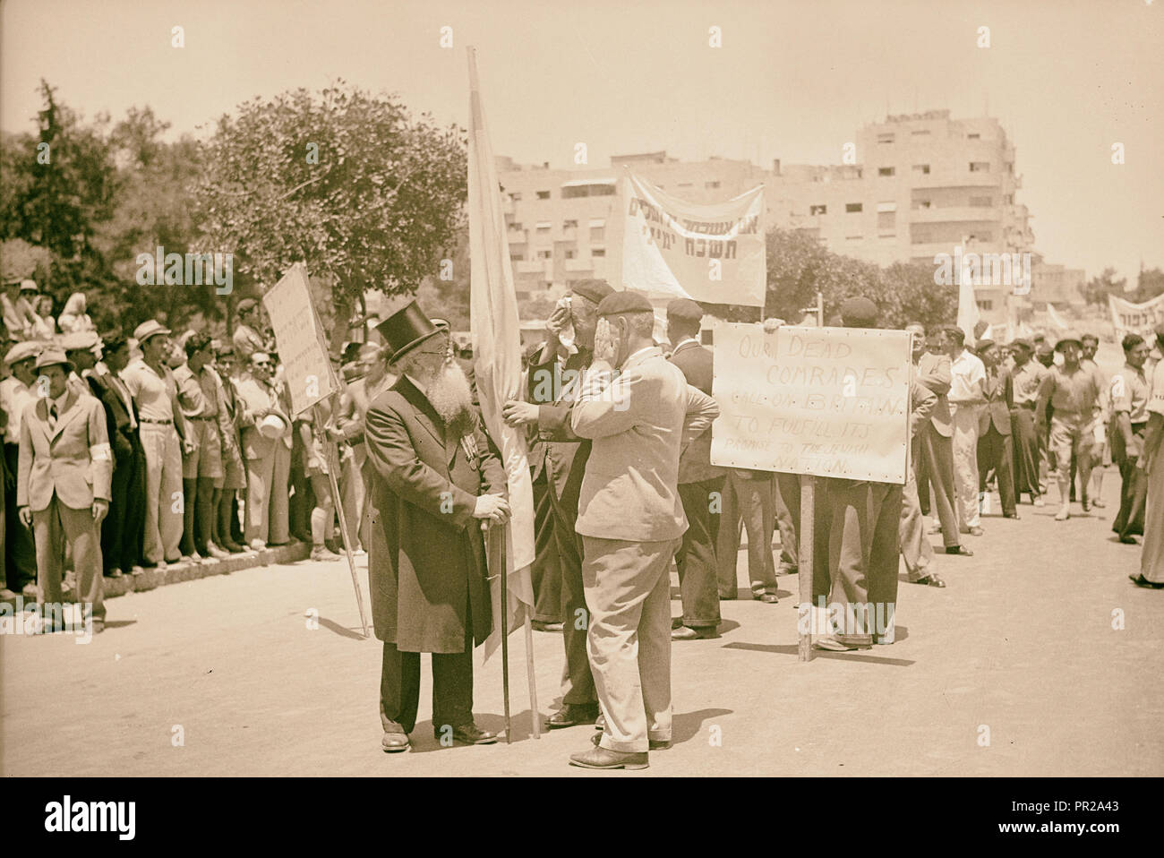 Jewish protest demonstrations against Palestine White Paper, May 18, 1939. Great War legionaries with their veteran chaplain Stock Photo