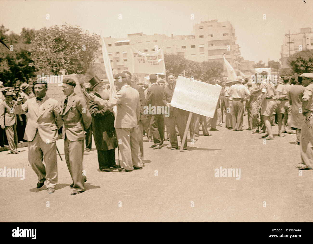Jewish protest demonstrations against Palestine White Paper, May 18, 1939. Great War legionaries with their veteran chaplain Stock Photo