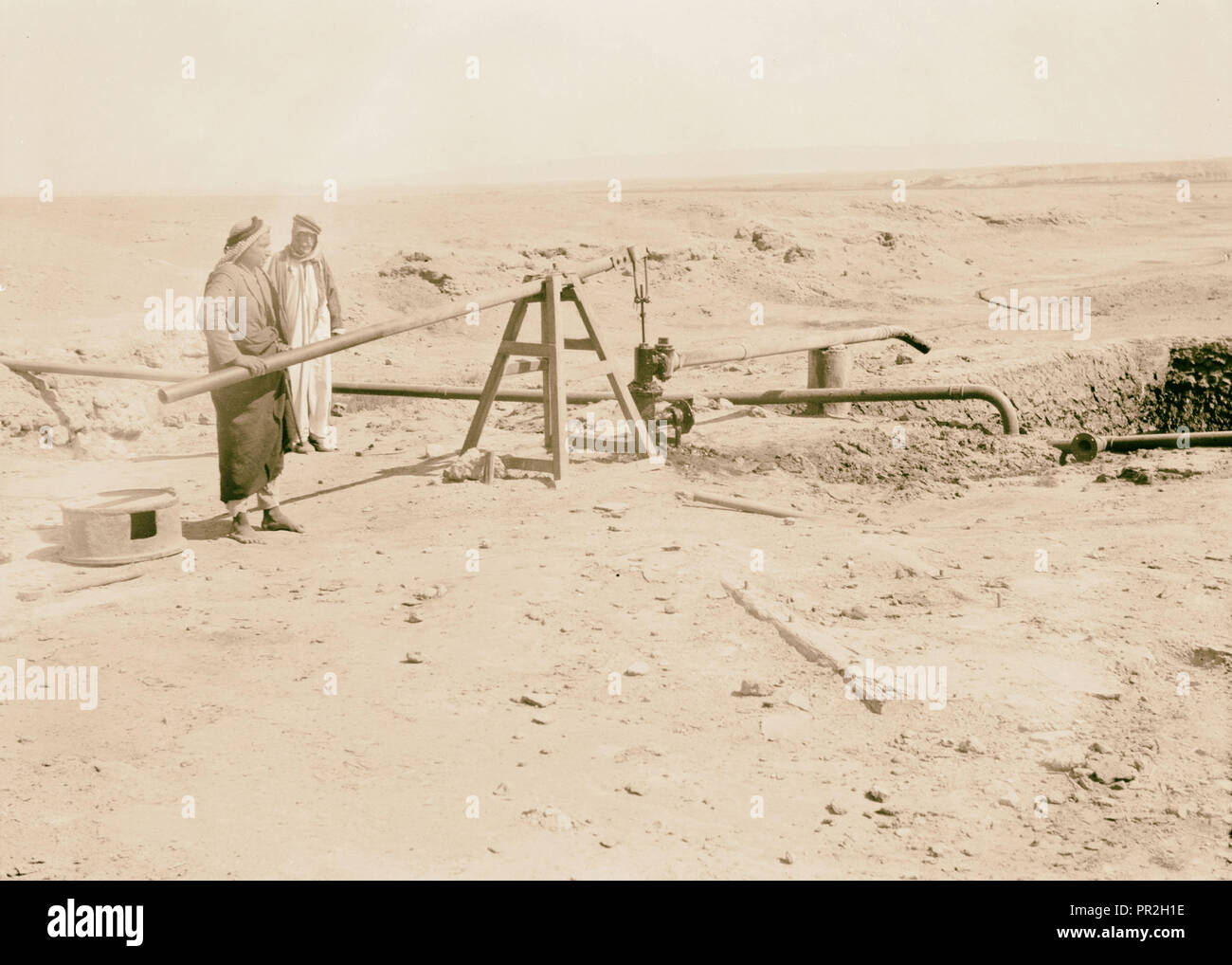 Bitumen well hi-res stock photography and images - Alamy