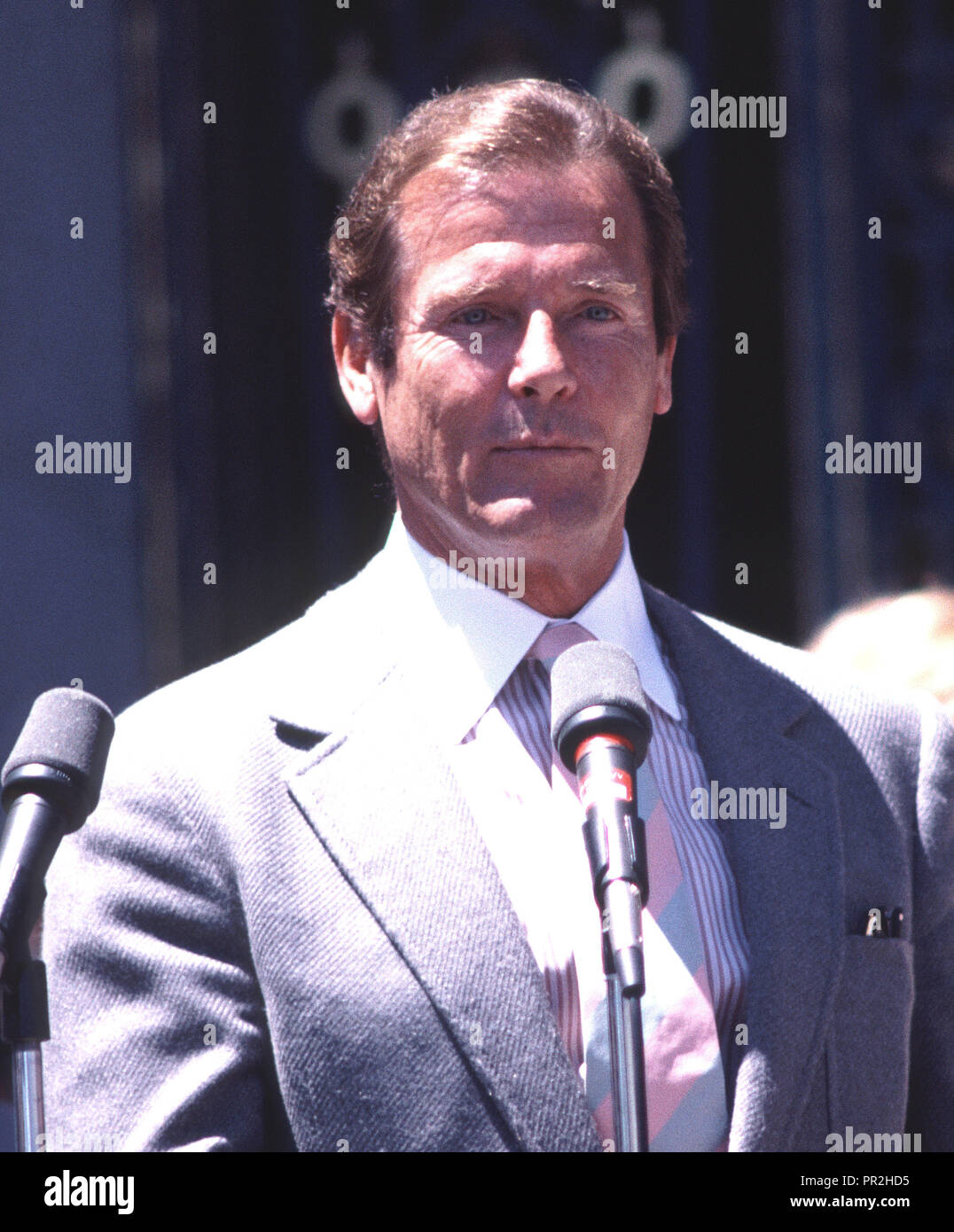 Roger Moore James Bond High Resolution Stock Photography And Images Alamy Roger Moore James Bond High Resolution Stock Photography And Images Alamy