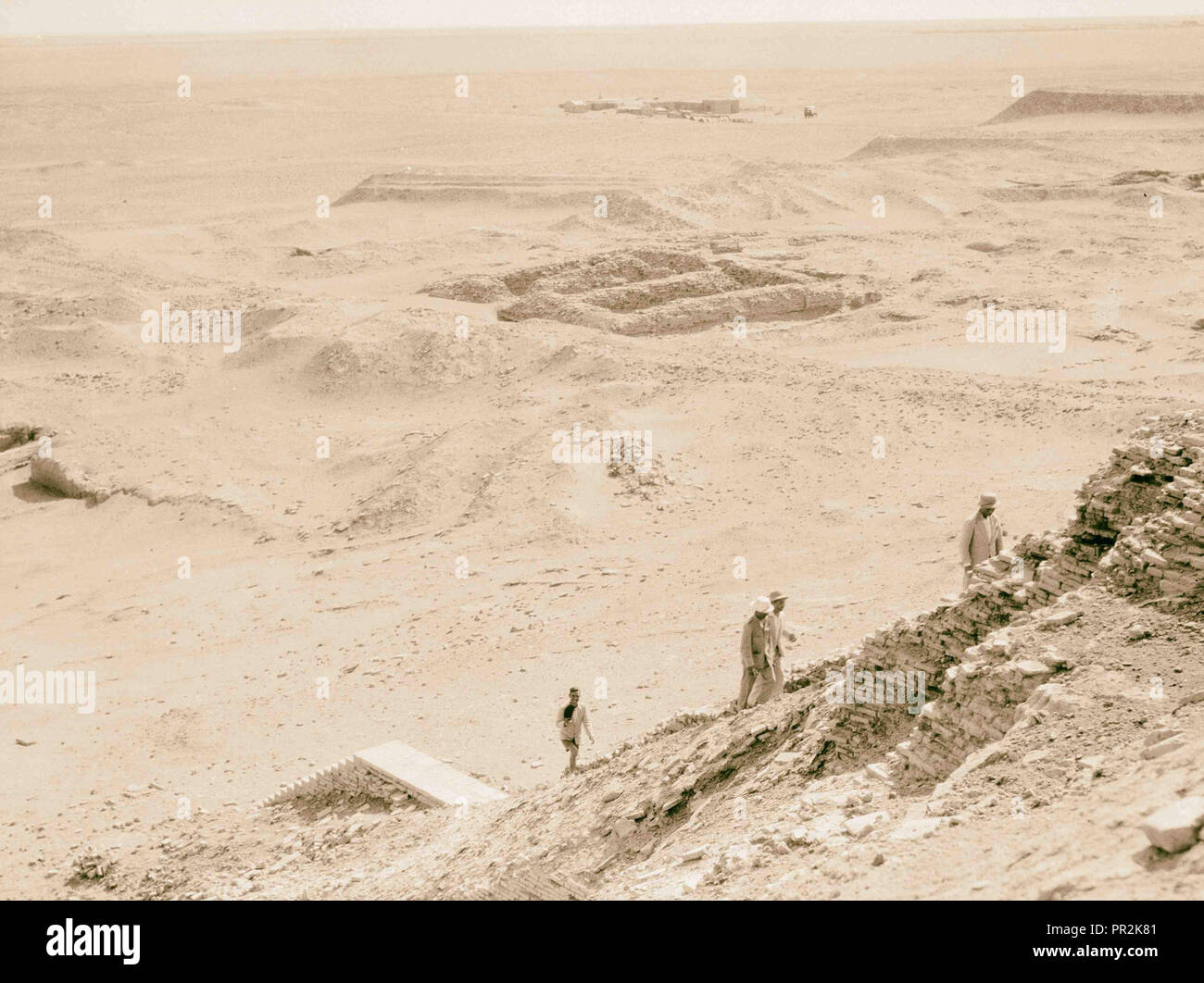 Iraq Ur So Called Of The Chaldees View From The Top Of The Ziggurat Showing Steps Leading Up 1932 Iraq Ur Extinct City Stock Photo Alamy