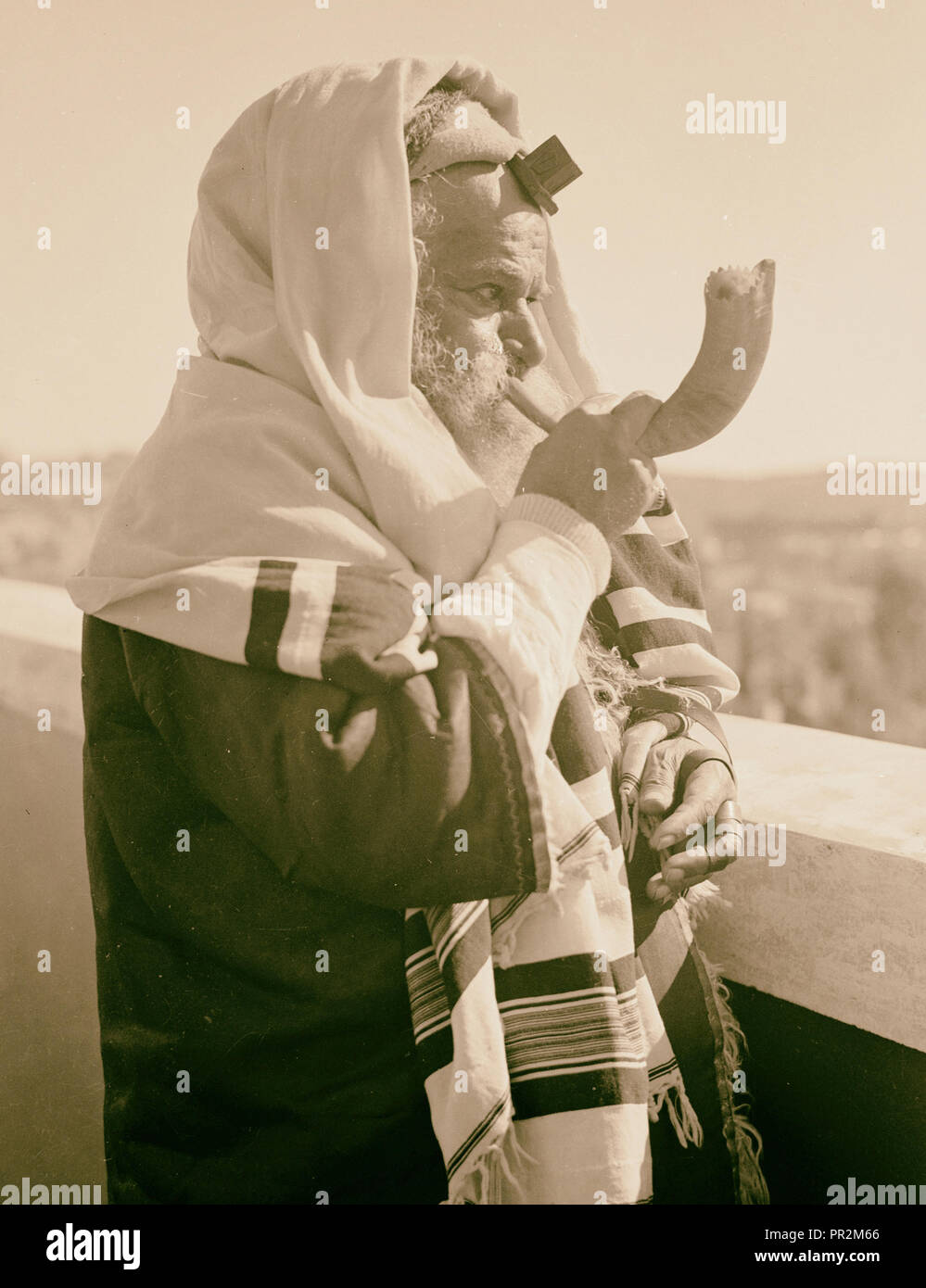 Abram blowing the shofar. Photo shows Abram Ajwar, a Yemenite Jew. 1934 Stock Photo Alamy