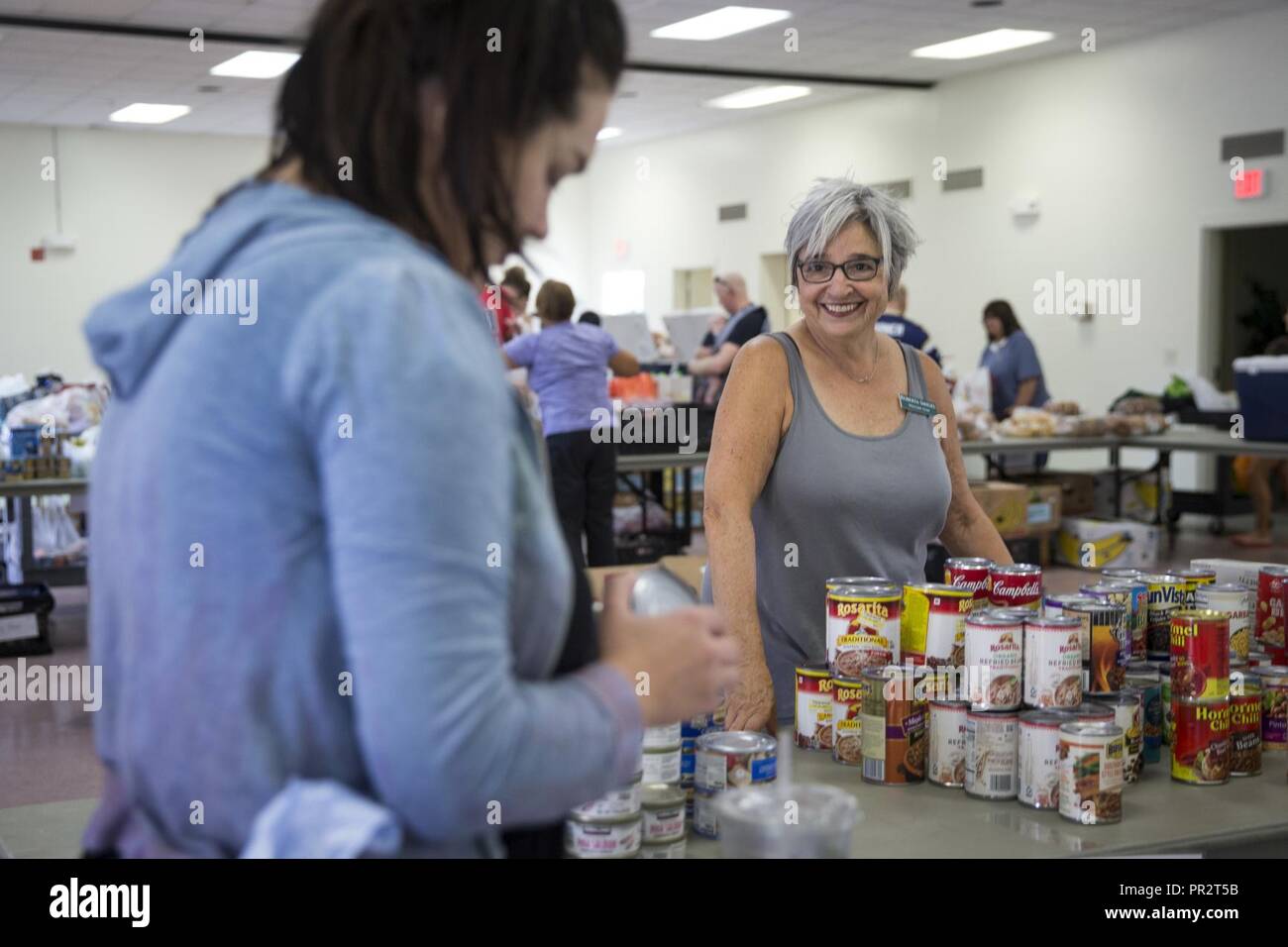 Roberta Smigel Right A Volunteer With Saddleback Church Helps