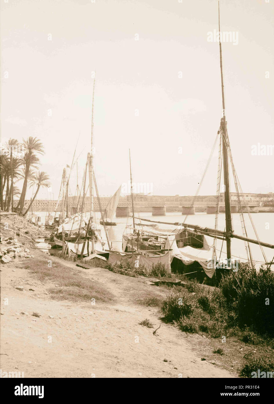 The great bridge over the Nile (Kasr en-Nil). 1900, Egypt Stock Photo