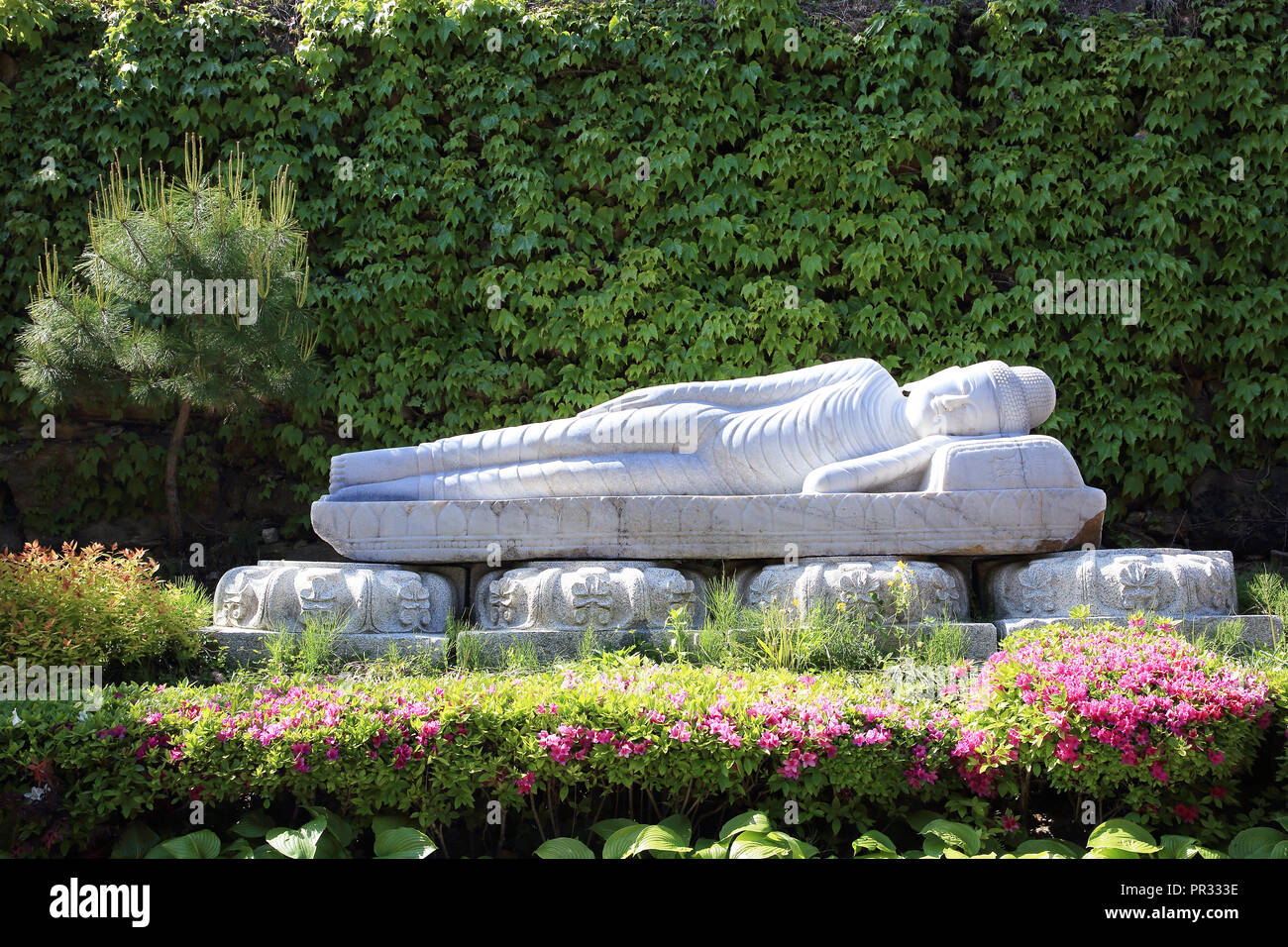 Buddha figure stone hi-res stock photography and images - Page 28