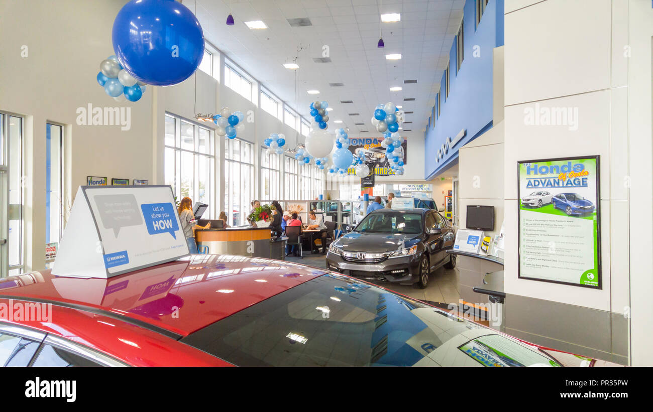 Honda dealership auto showroom Stock Photo