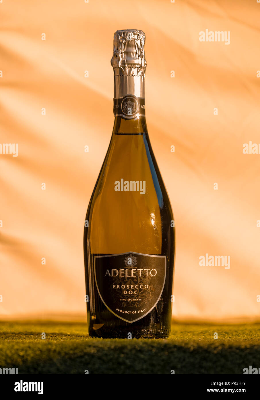 Prosecco bottle hires stock photography and images Alamy