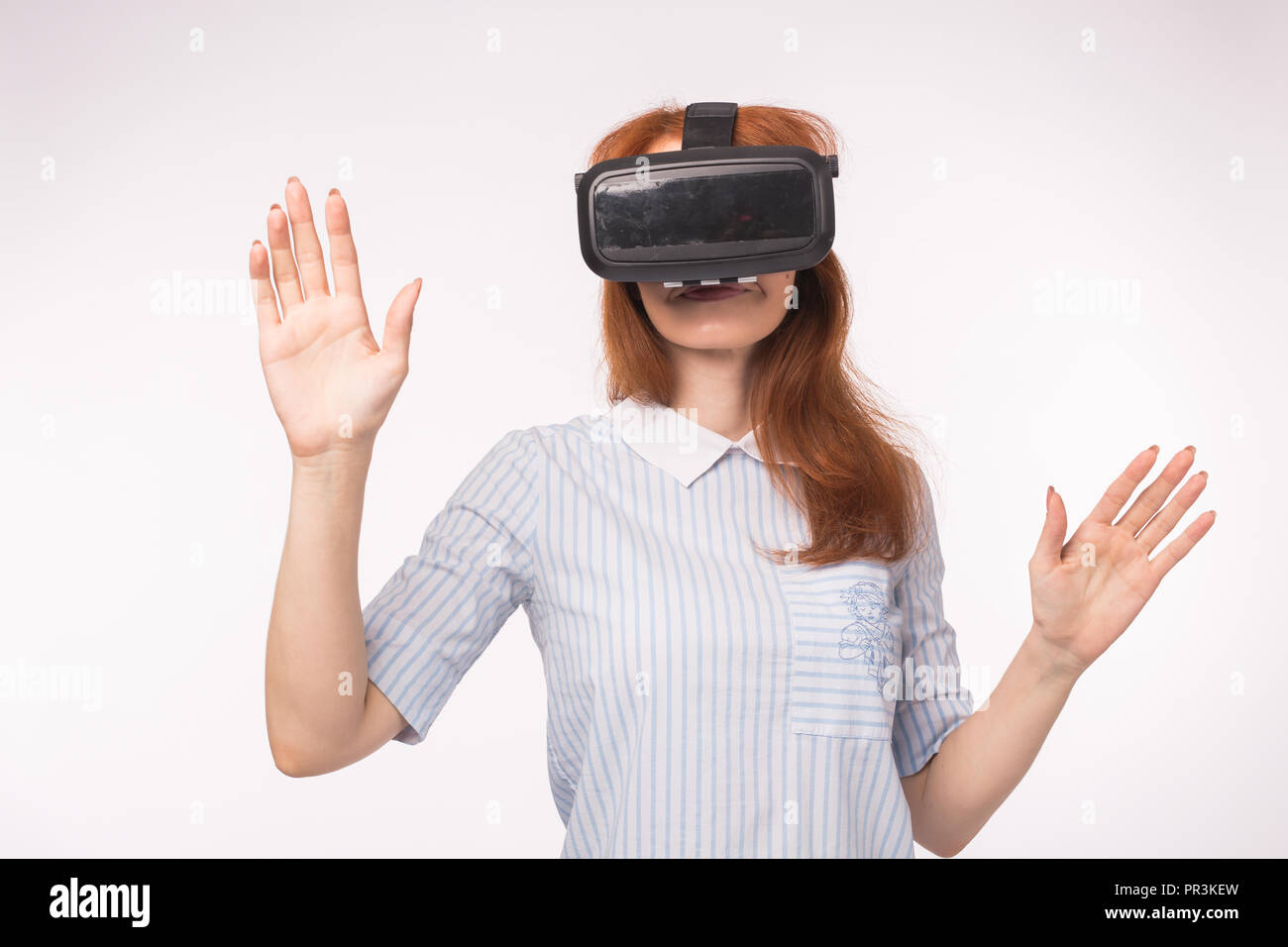 Happy young woman using a virtual reality headset Stock Photo - Alamy