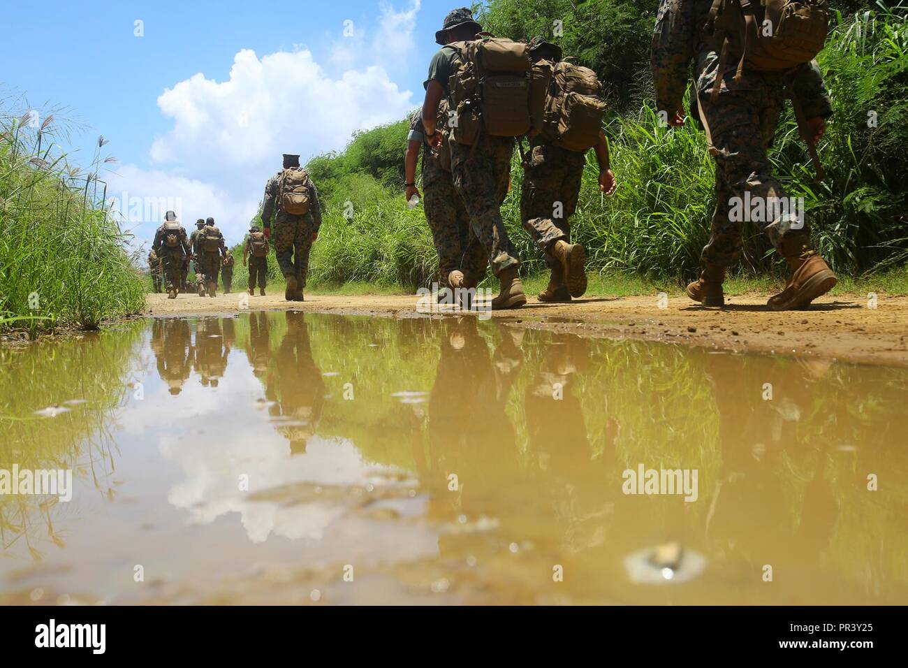 Lance Cpl Jeanette E Fernando And Other Marines With Marine Light Attack Helicopter Squadron 169 Hike Towards The Iwo Jima Memorial Site On Mt Suribachi Iwo Jima Japan July 26 17 Fernando