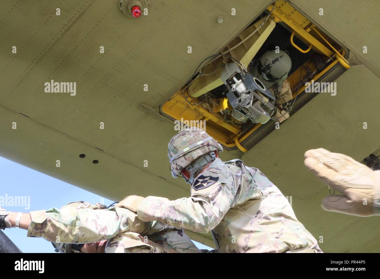 3-2 General Service Aviation Bn and 11th ENG, both assigned to 2Combat Aviation Bde work together to conduct sling load training. the two units used a chinook during the elevator excercise at Camp Humphreys, South Korea. Stock Photo