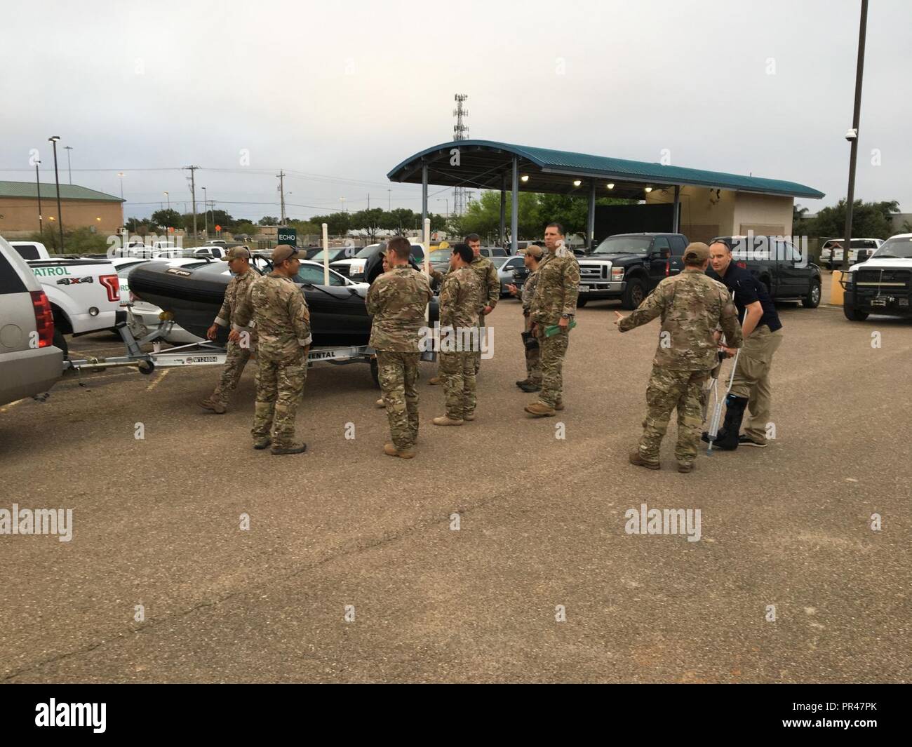 U.S. Border Patrol agents from the Laredo Sector Mobile Response Team ...