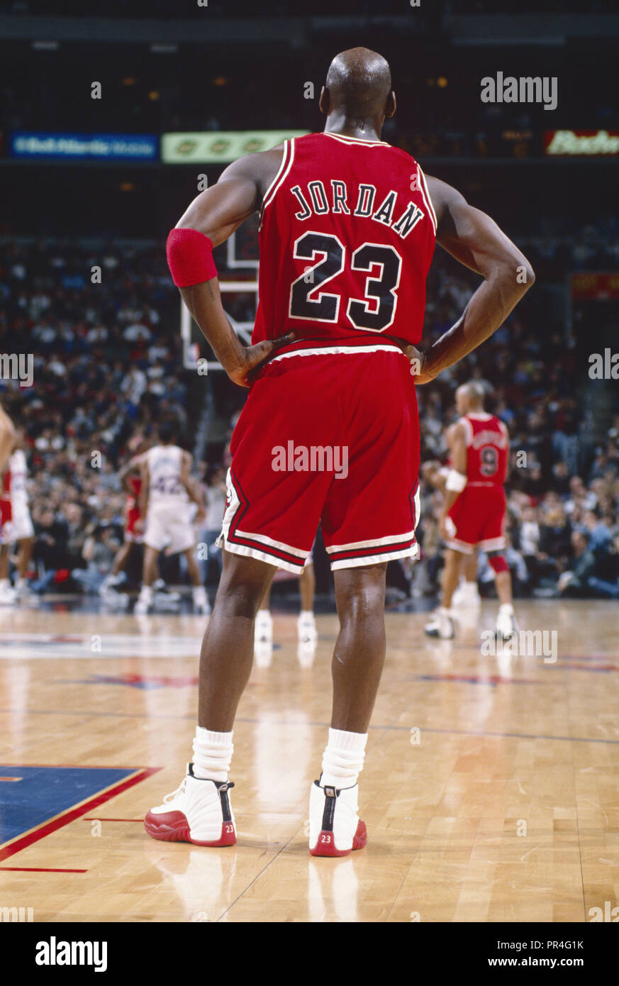 Følge efter terning pegefinger Michael Jordan of the Chicago Bulls. 1996-1997 Season Stock Photo - Alamy