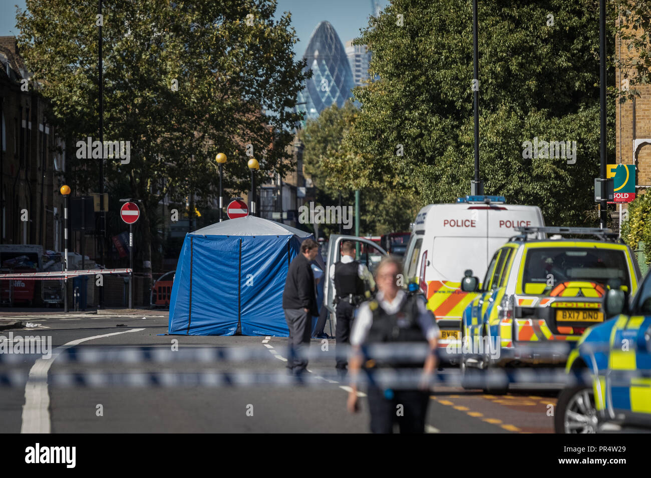 London, UK. 29th Sept, 2018. Cyclist fatality in Deptford. Credit: Guy Corbishley/Alamy Live News Stock Photo