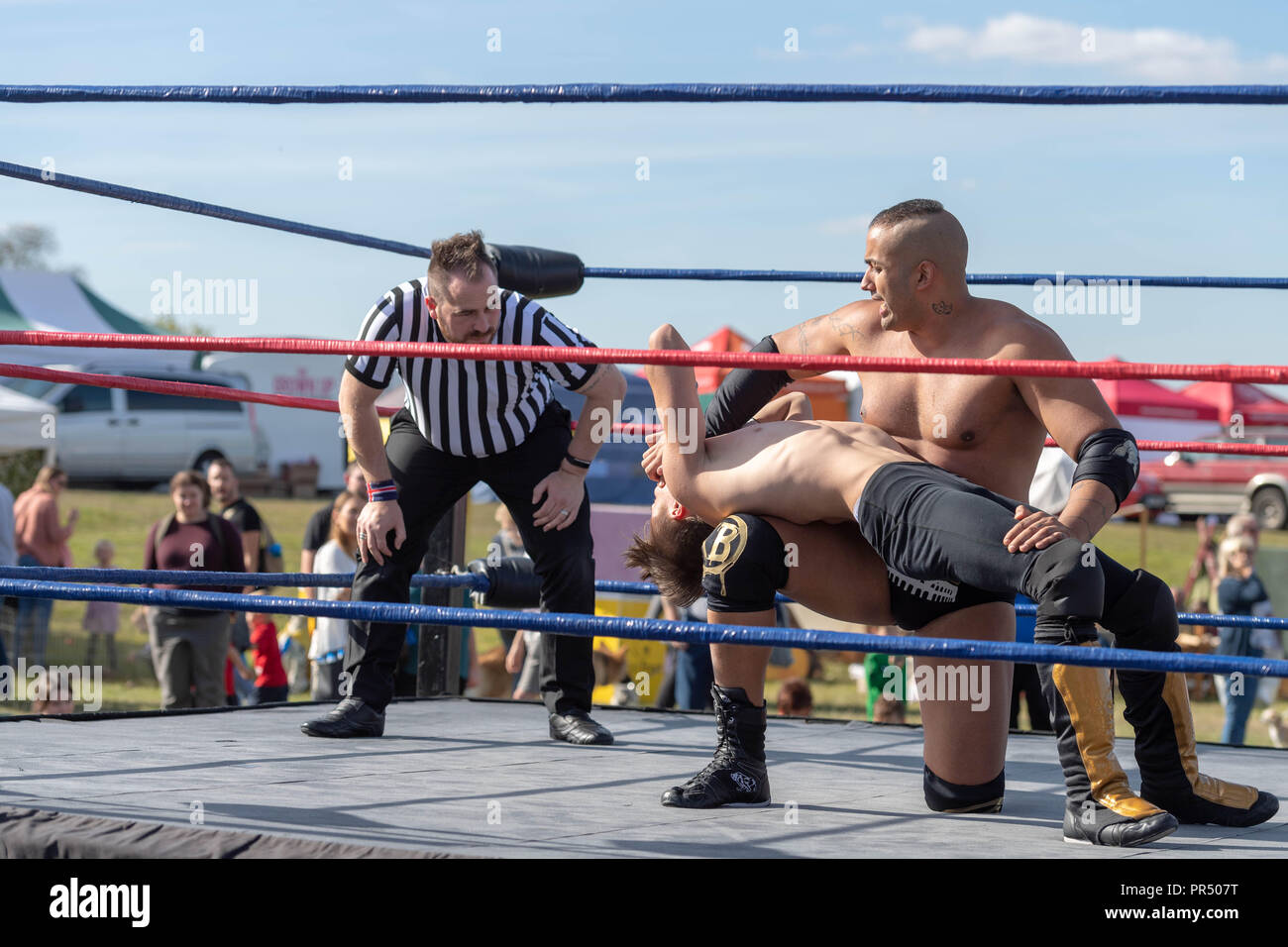 Brentwood Essex 29th September 2018 Essex Country Show in Weald Park Brentwood Essex in glorious autumn sunshine.Outdoor wrestling bout  Credit Ian Davidson/Alamy Live News Stock Photo