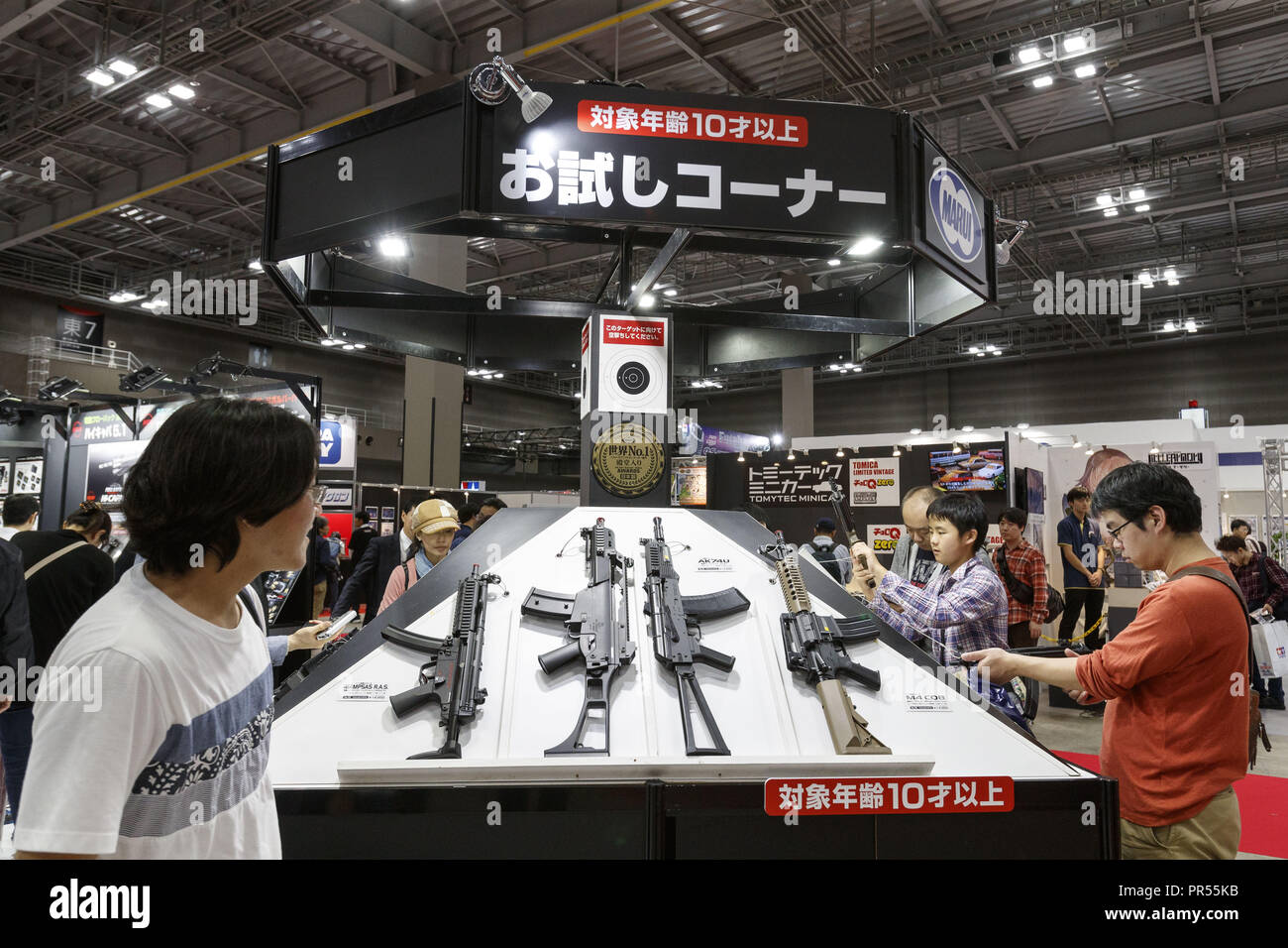 Tokyo, Japan. 29th Sep, 2018. Visitors test airsoft guns during the