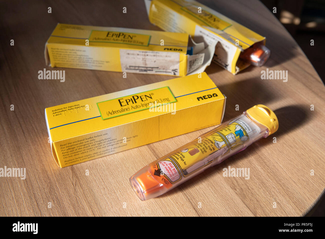EpiPen autoejectors used to inject adrenaline into a victim of anaphalaxis.   Credit: Gareth Llewelyn/Alamy Stock Photo