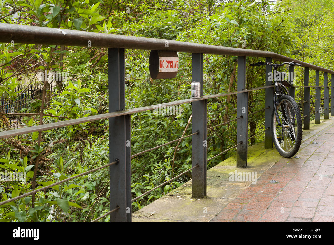 A sign indicating that bicycles is restricted in that area, Oxford UK Stock Photo
